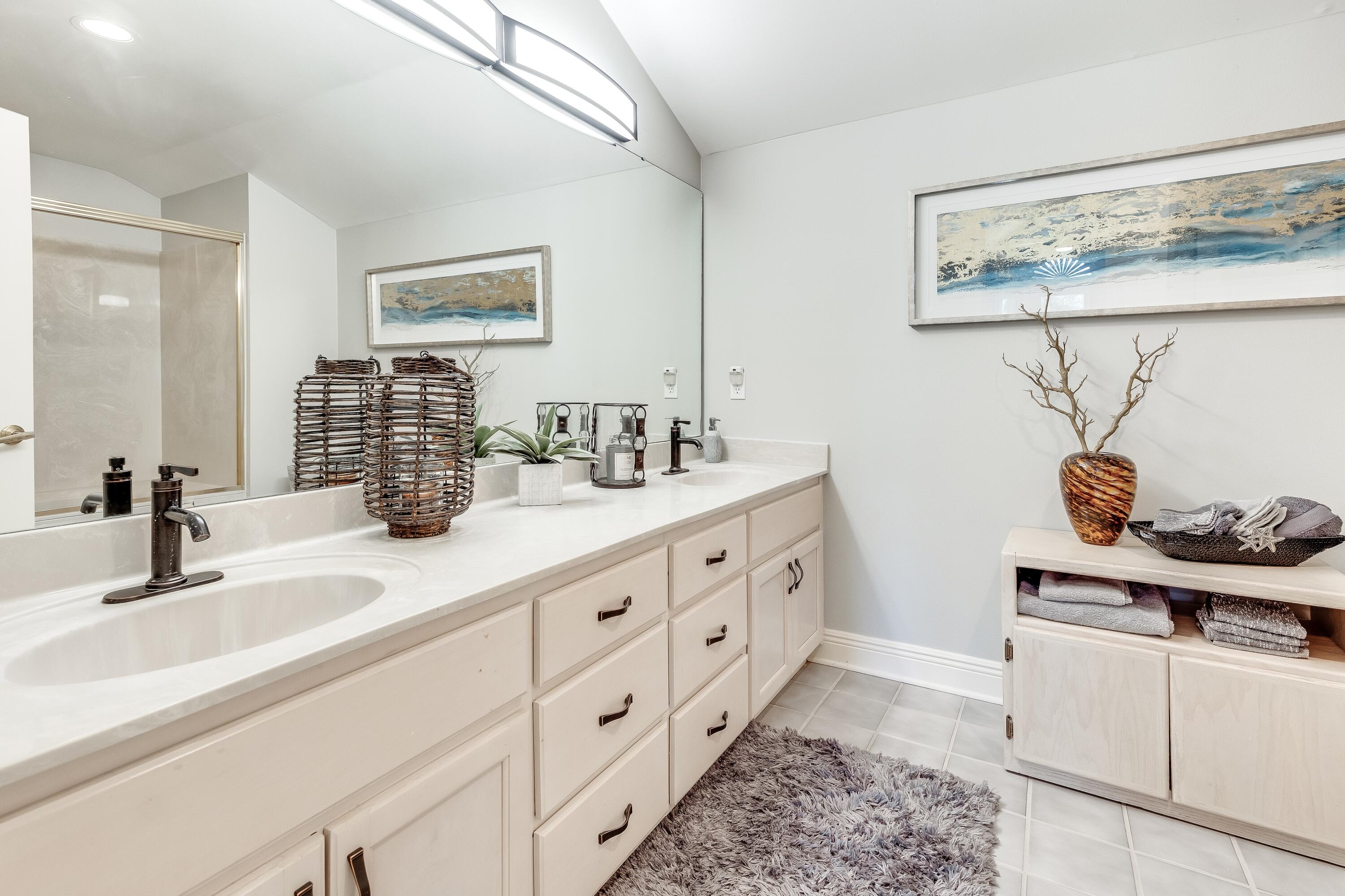 VANTAGE POINTE - Residential