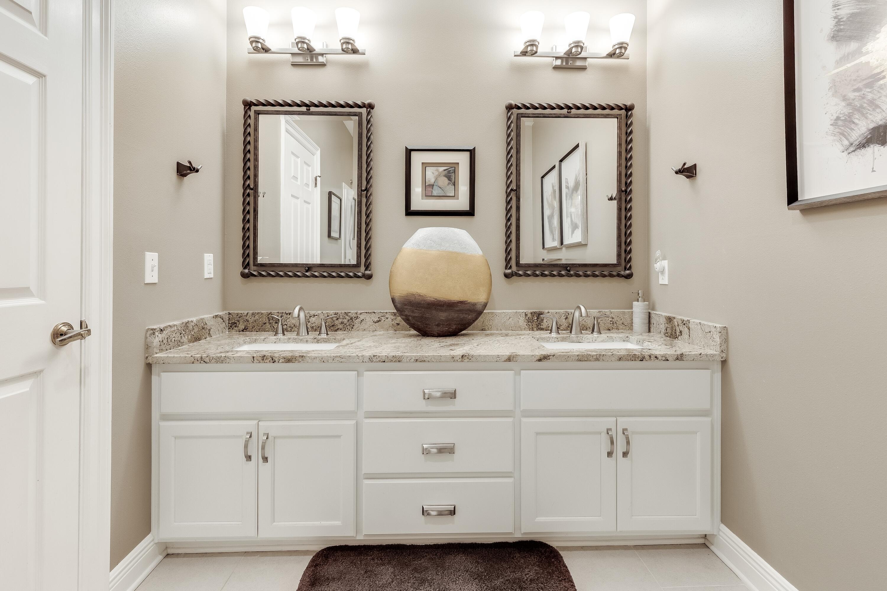 VANTAGE POINTE - Residential