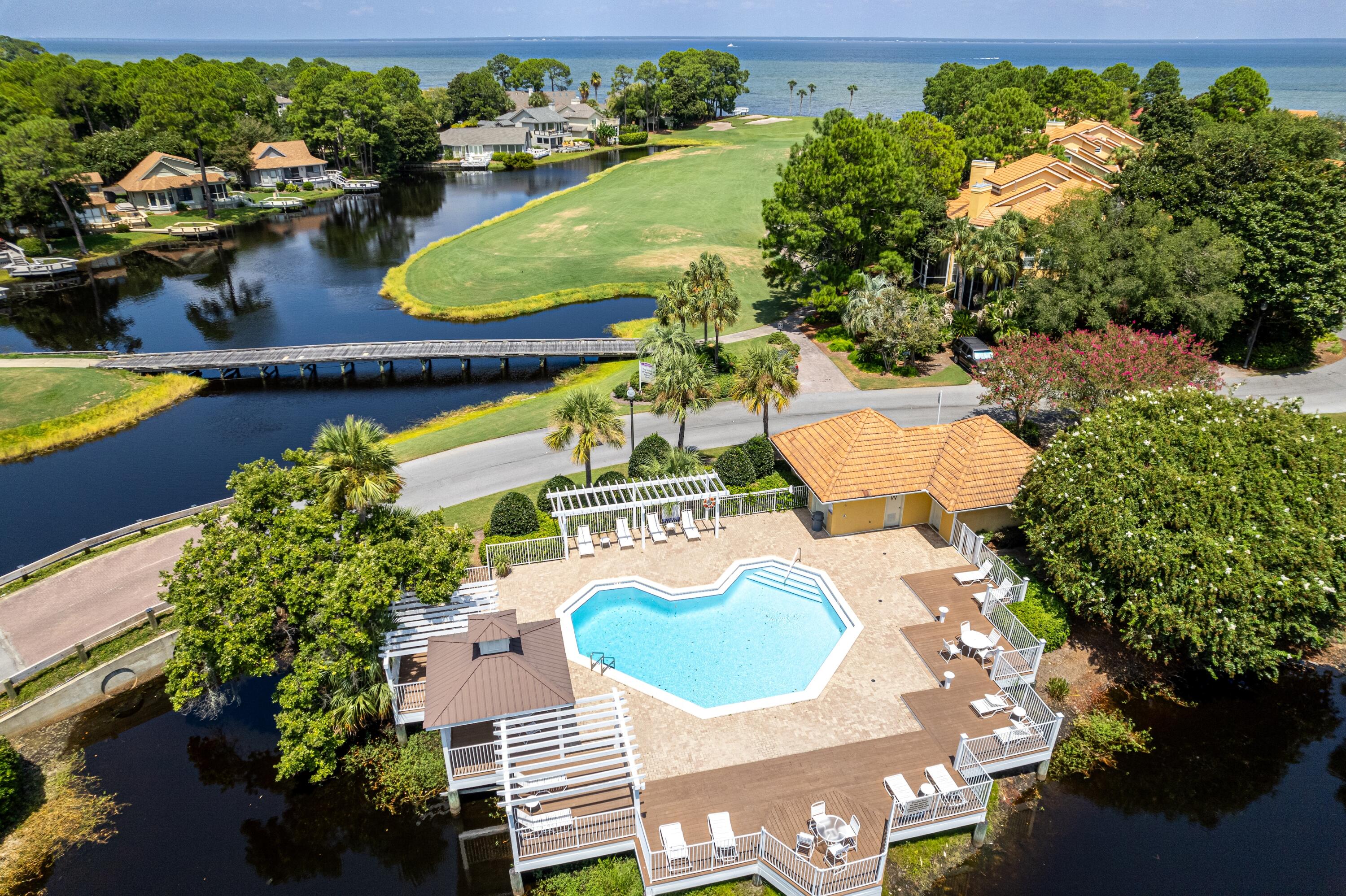VANTAGE POINTE - Residential