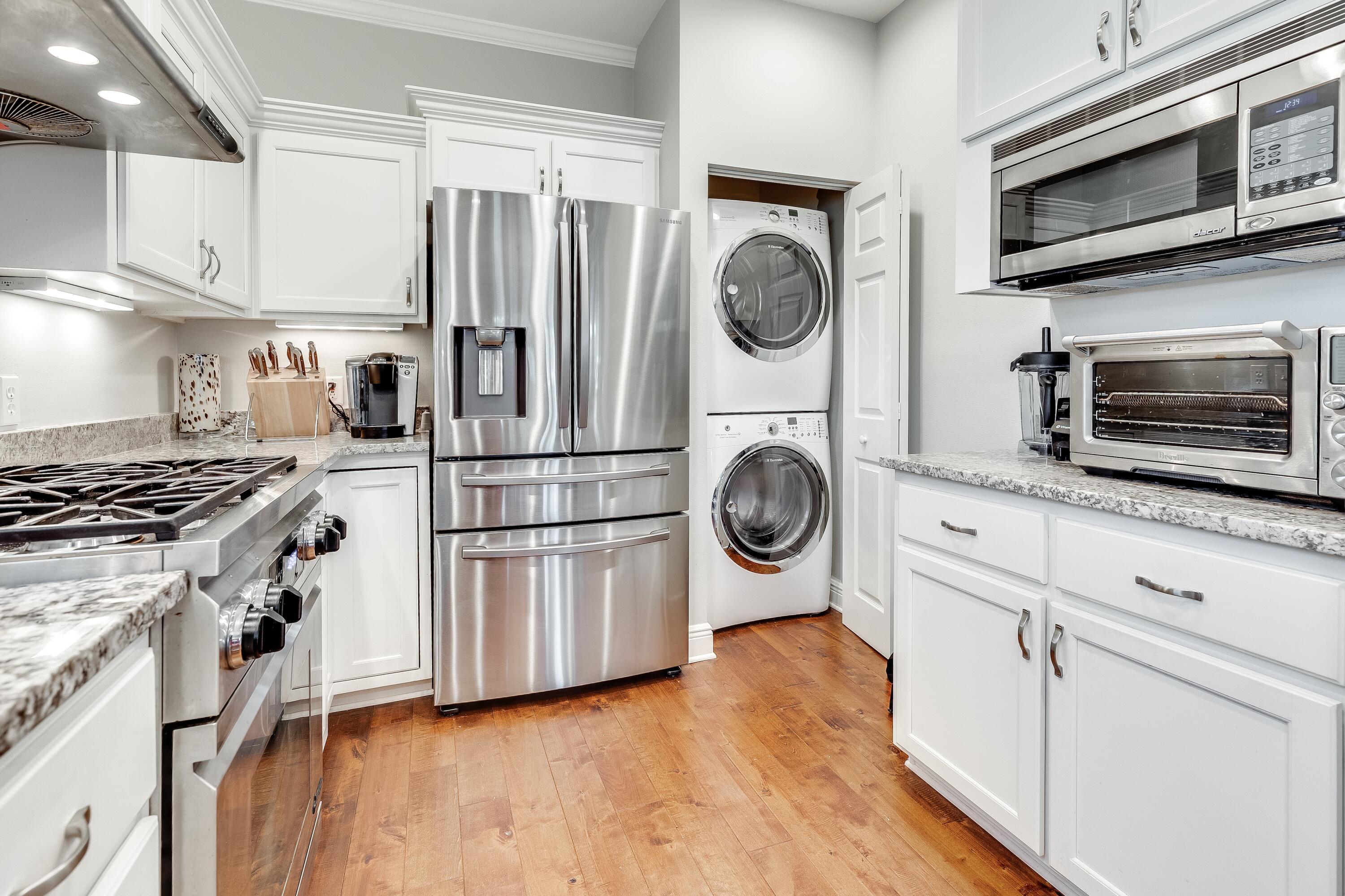 VANTAGE POINTE - Residential