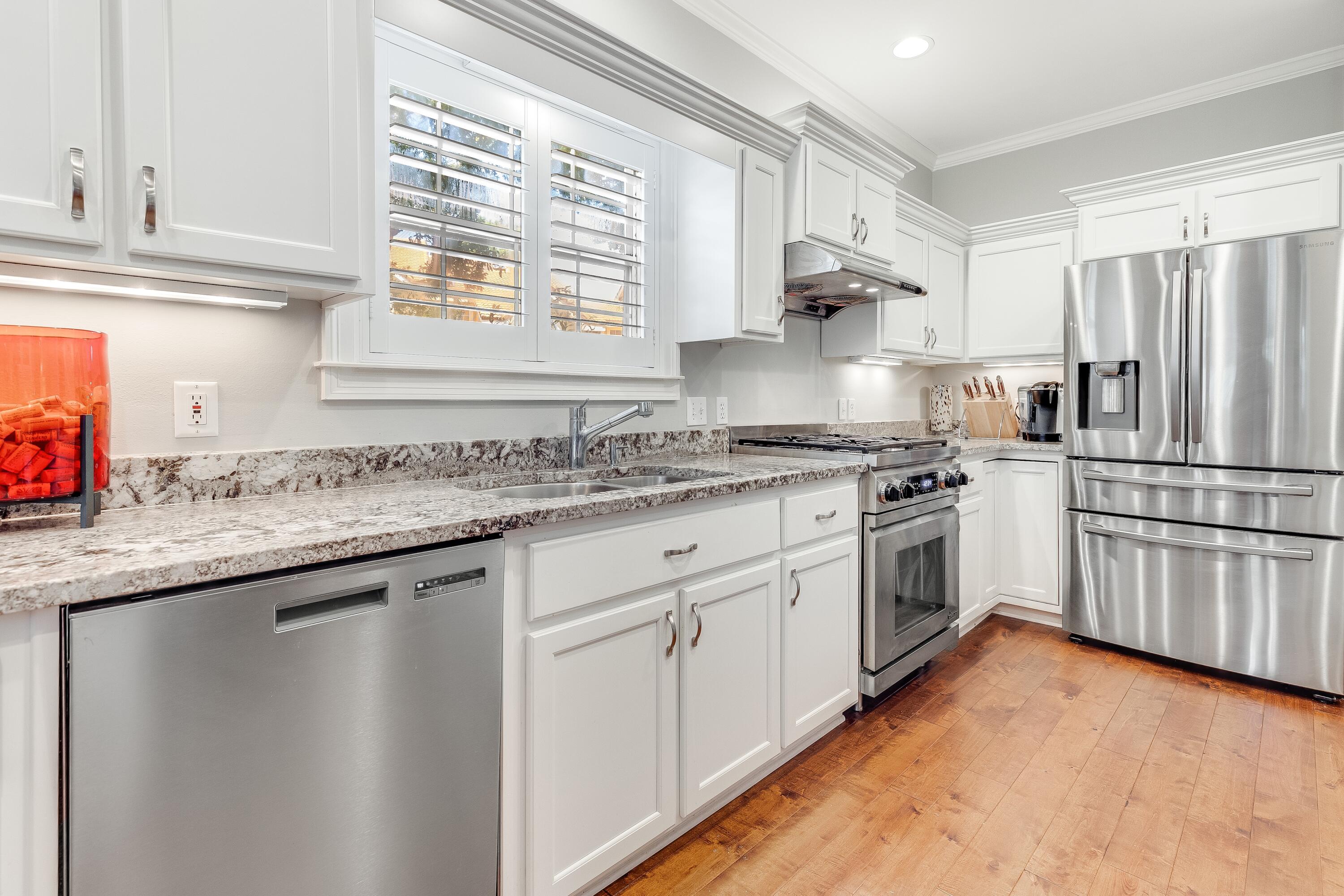 VANTAGE POINTE - Residential