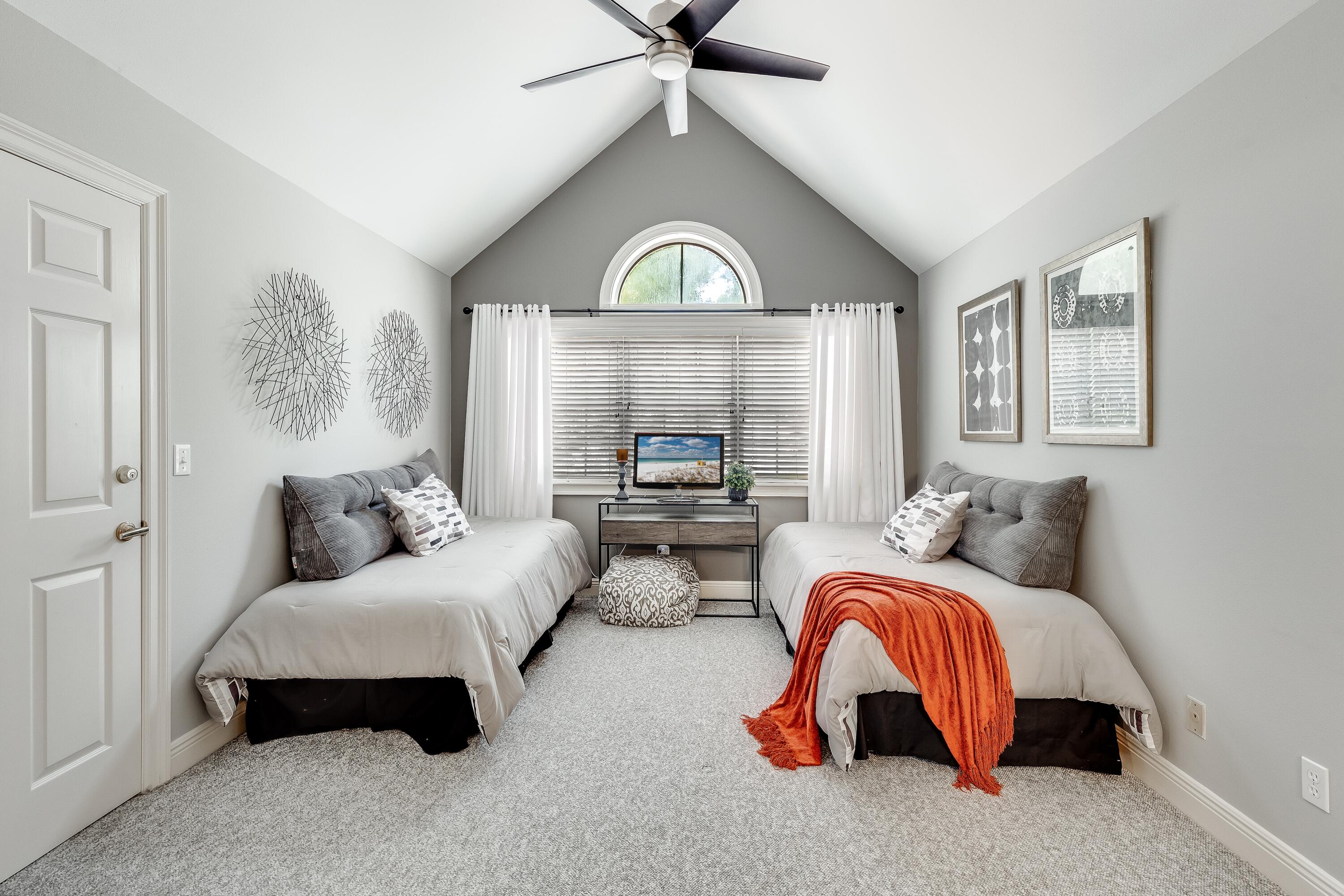 VANTAGE POINTE - Residential