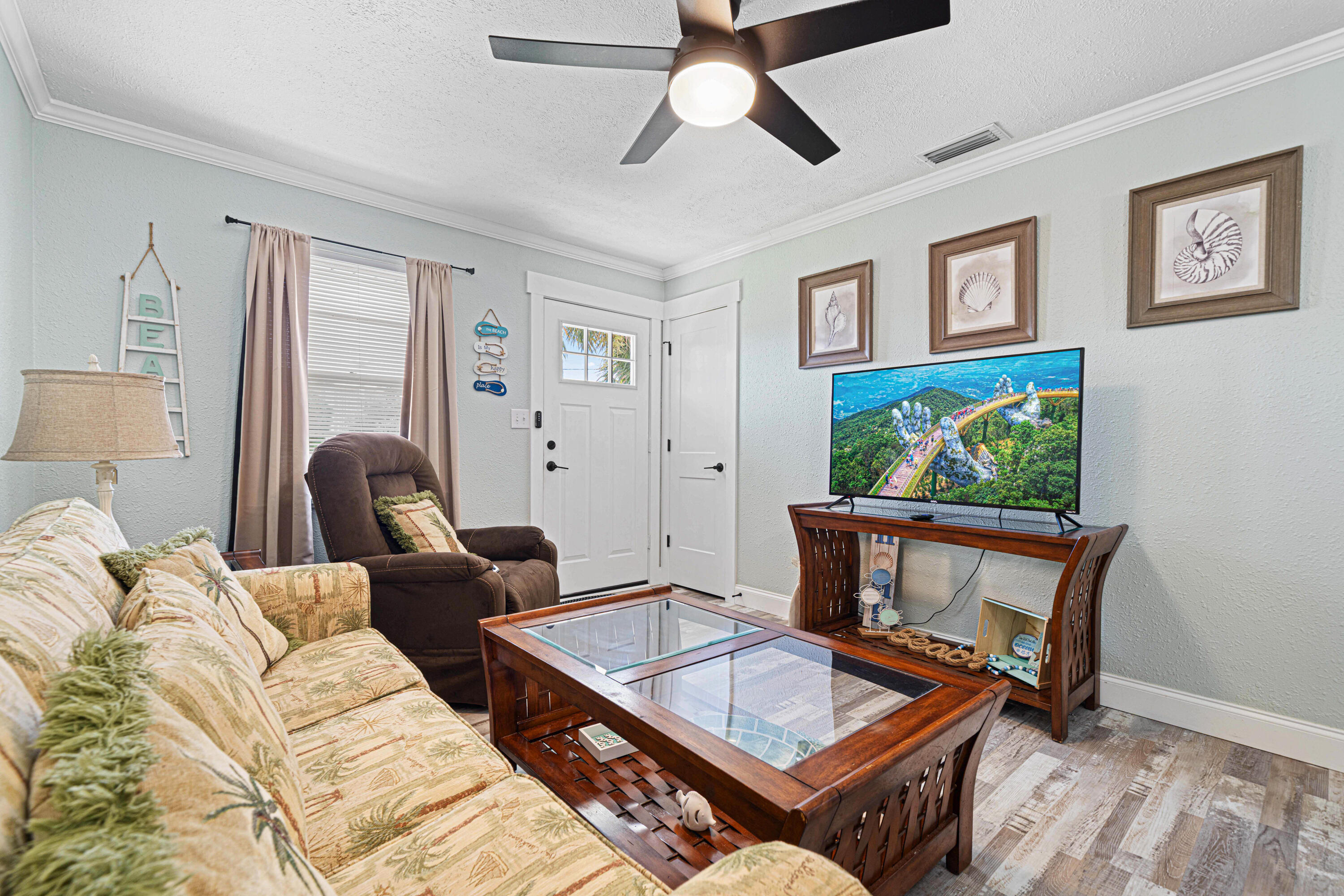 LAKESIDE VILLAS - Residential