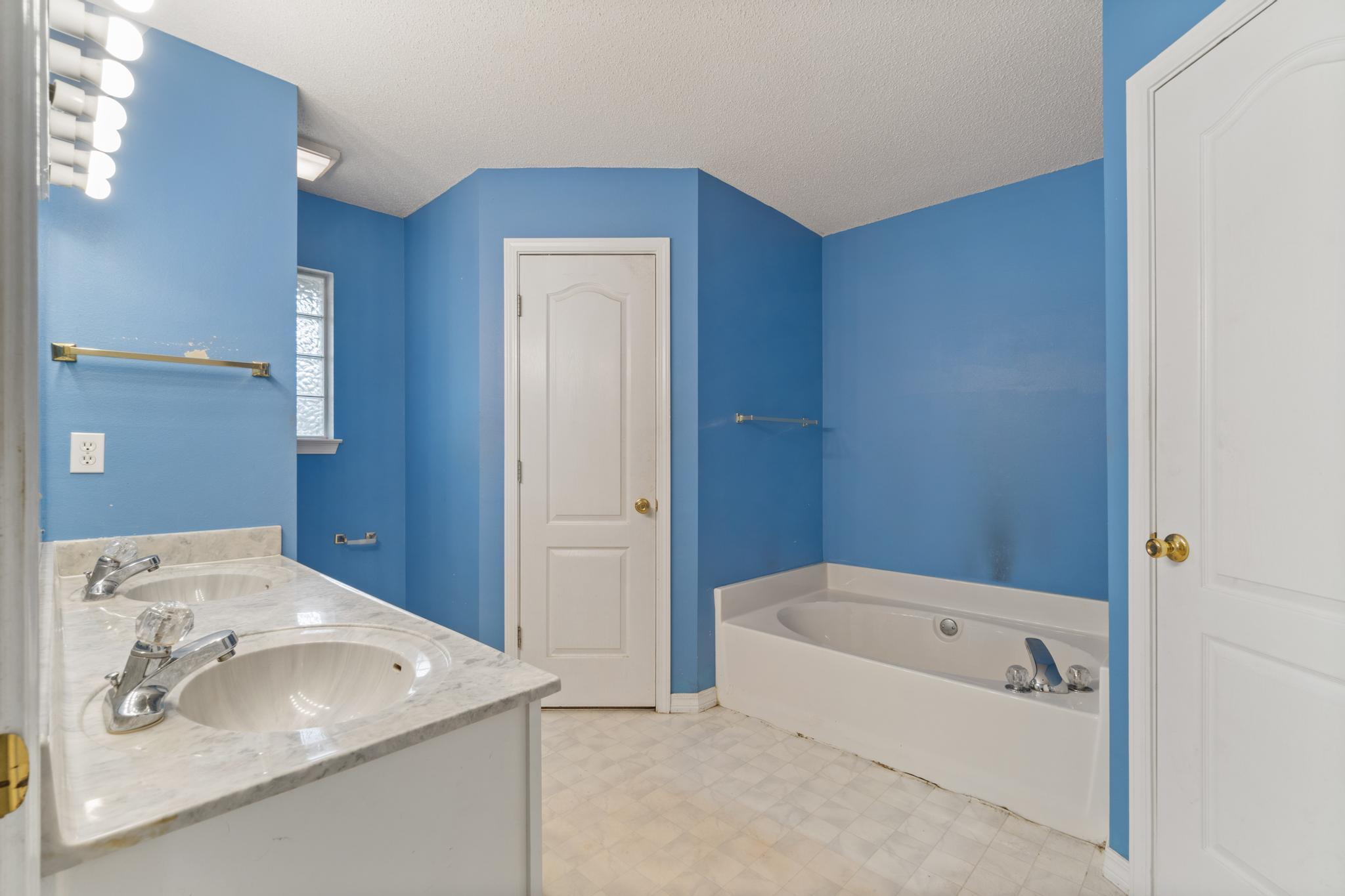 ROBLEDAL ESTATES - Residential