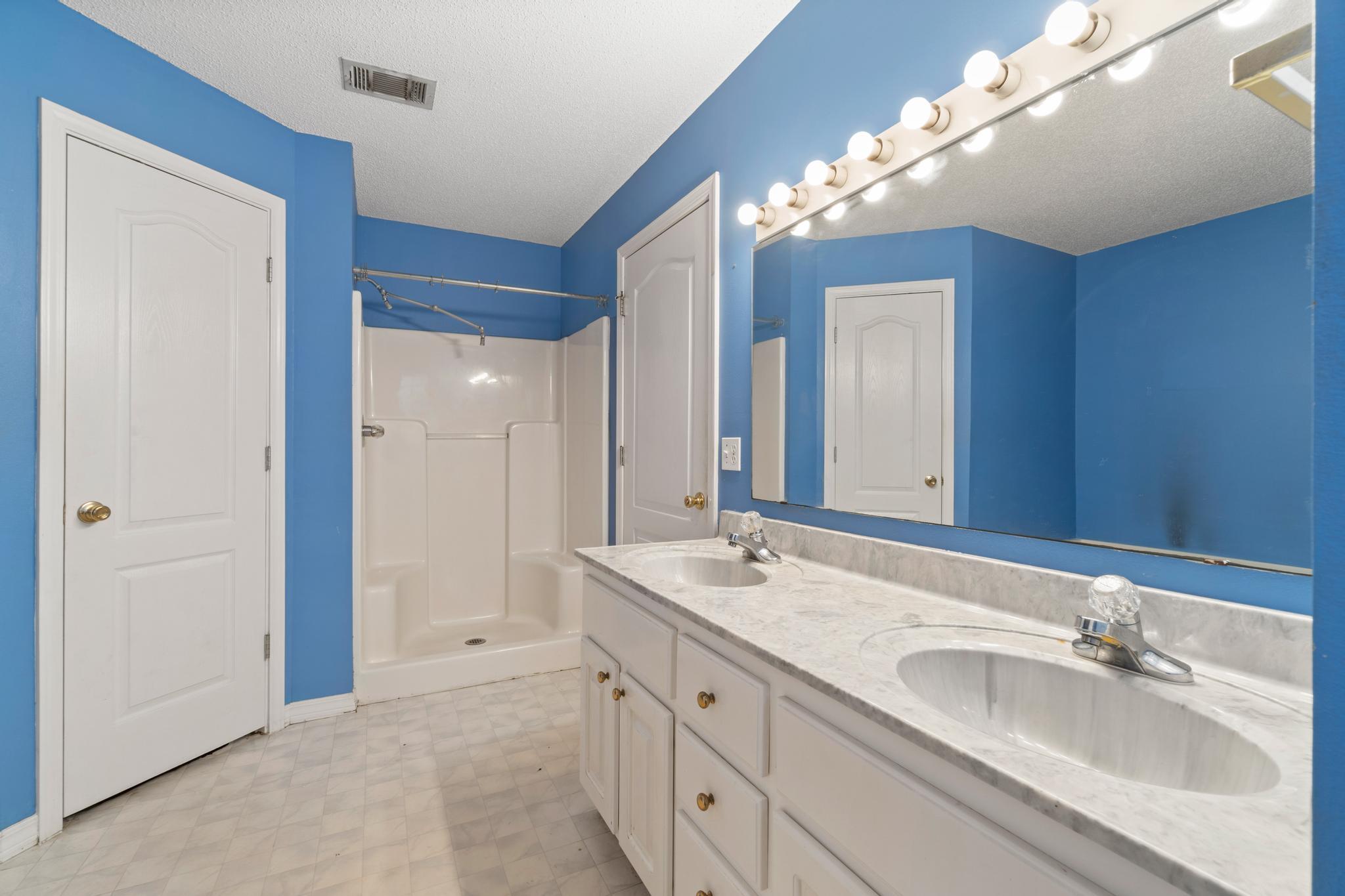 ROBLEDAL ESTATES - Residential