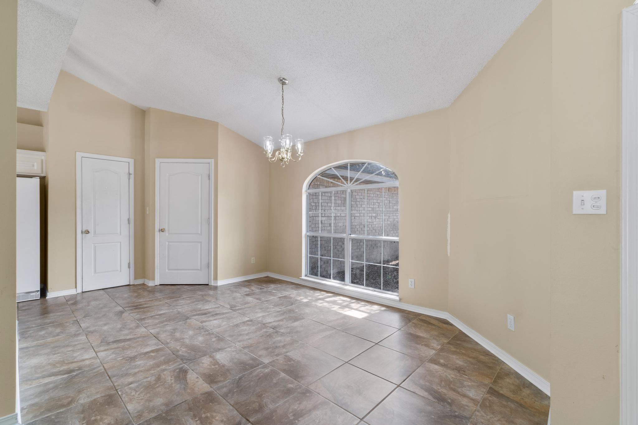 ROBLEDAL ESTATES - Residential