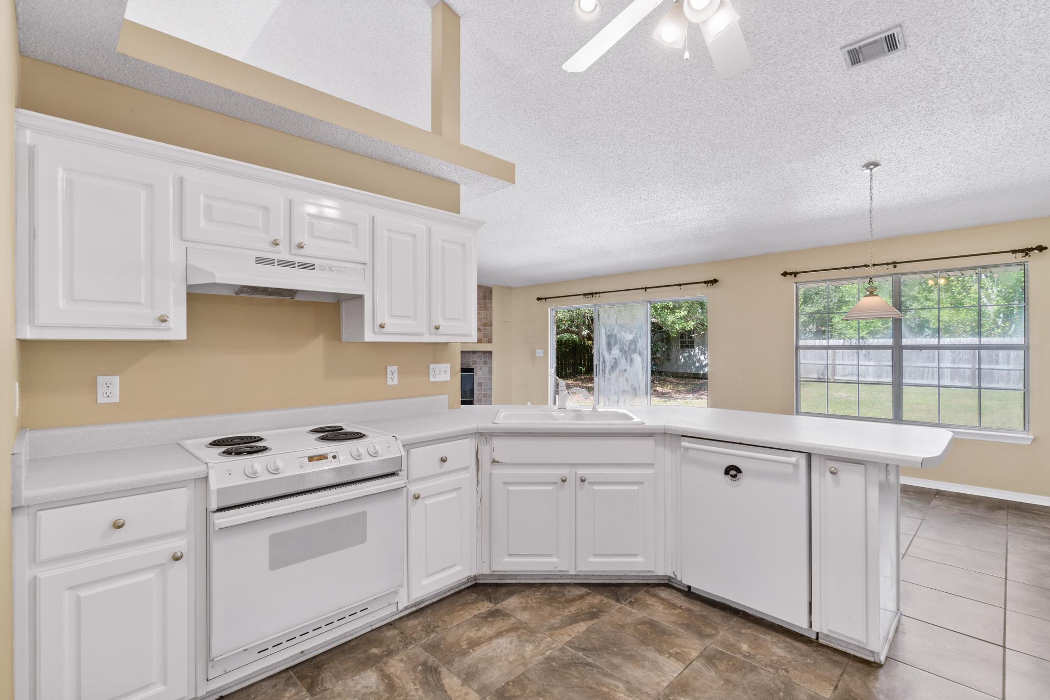 ROBLEDAL ESTATES - Residential