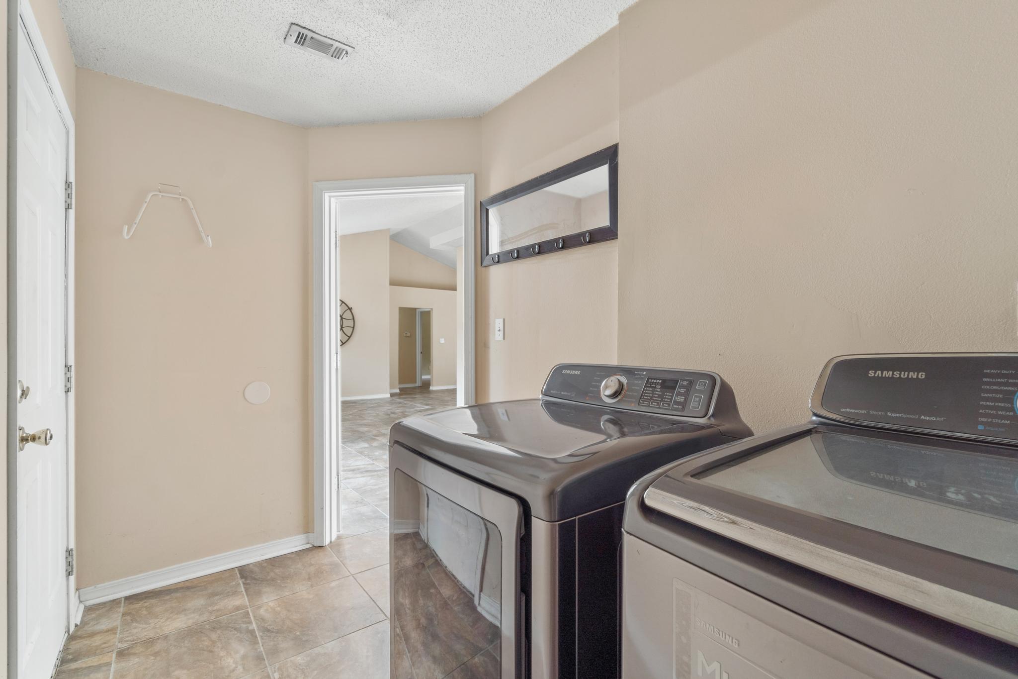 ROBLEDAL ESTATES - Residential