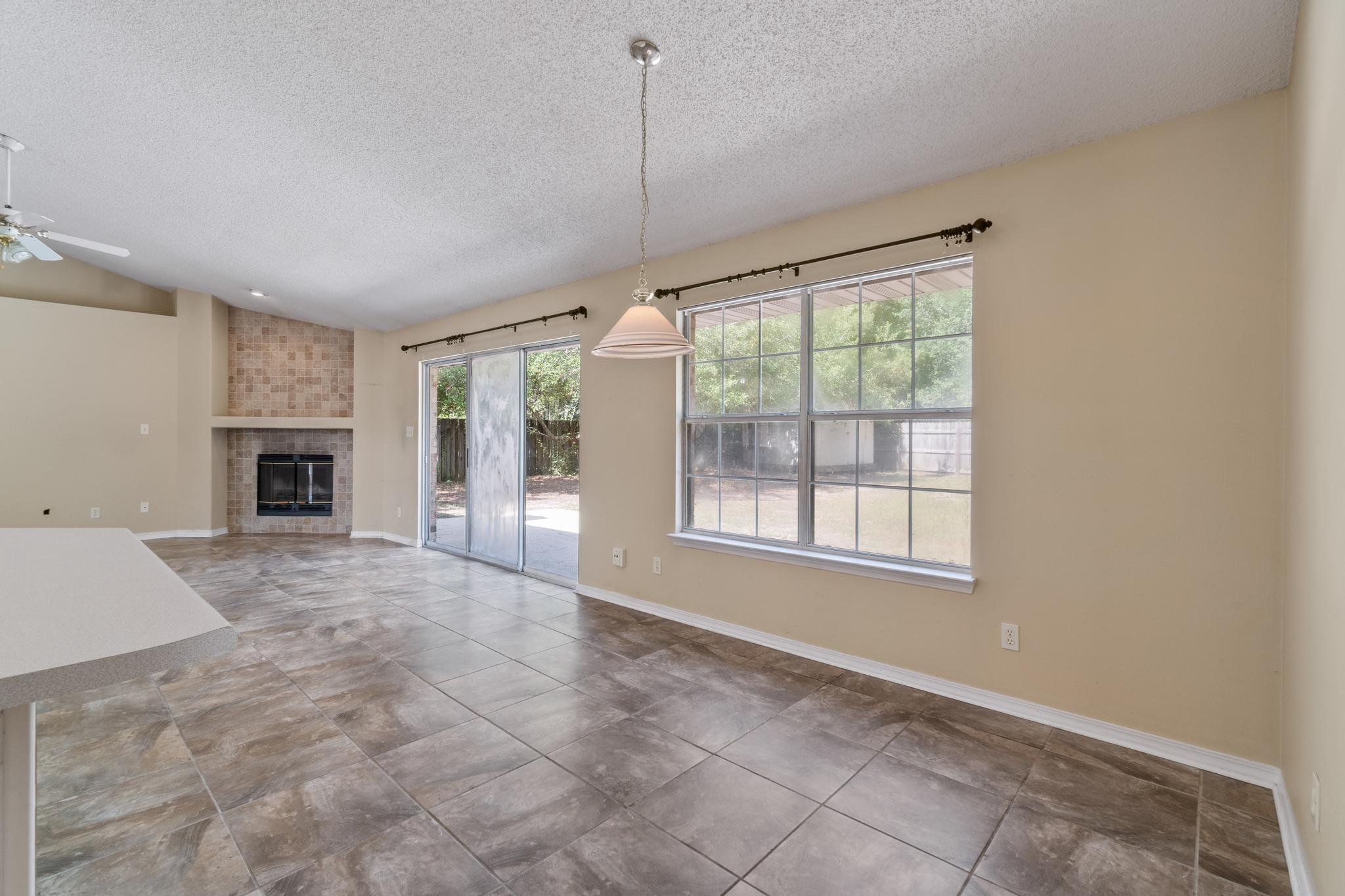 ROBLEDAL ESTATES - Residential