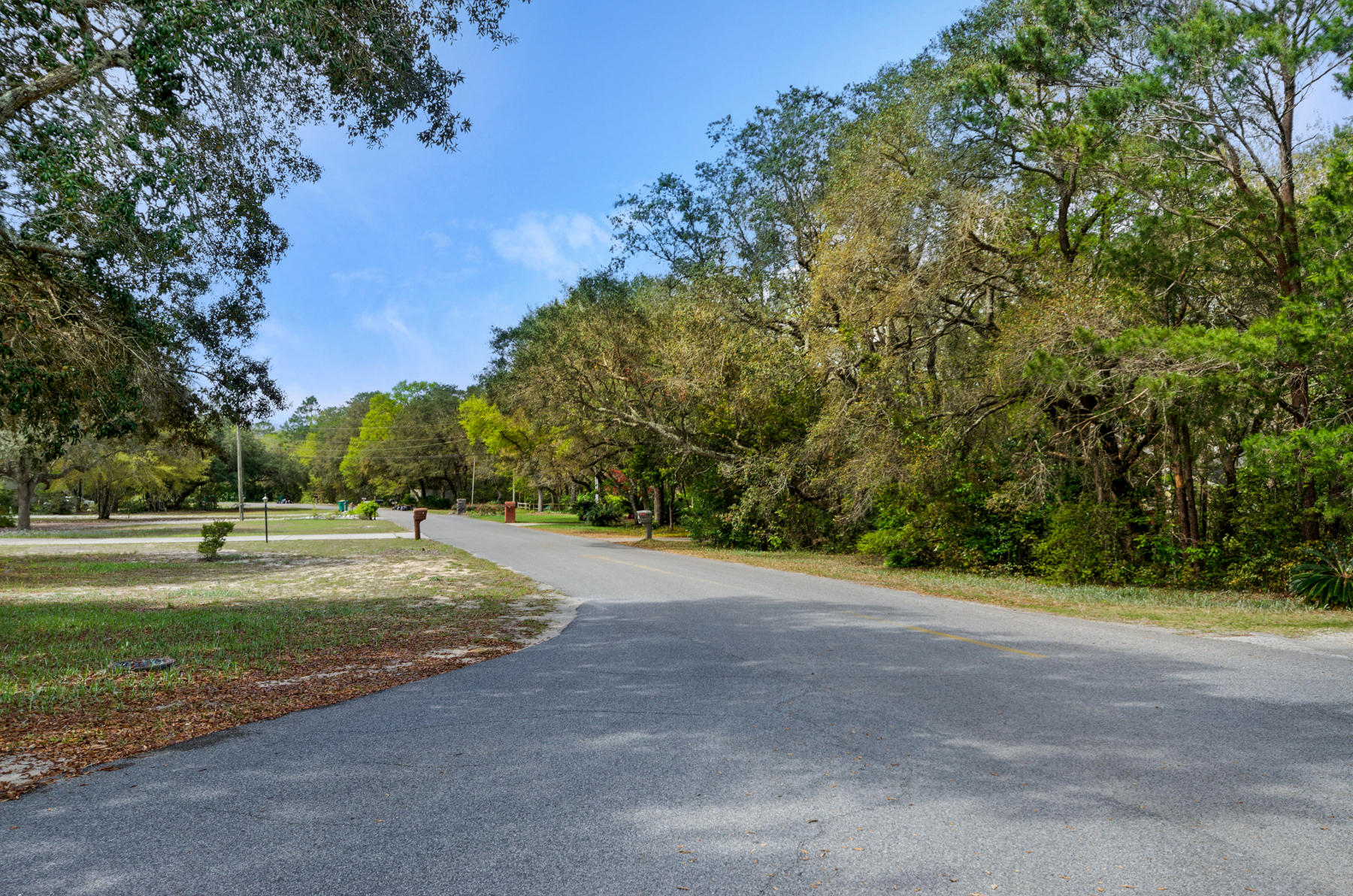 WOODLAND SHORES - Land