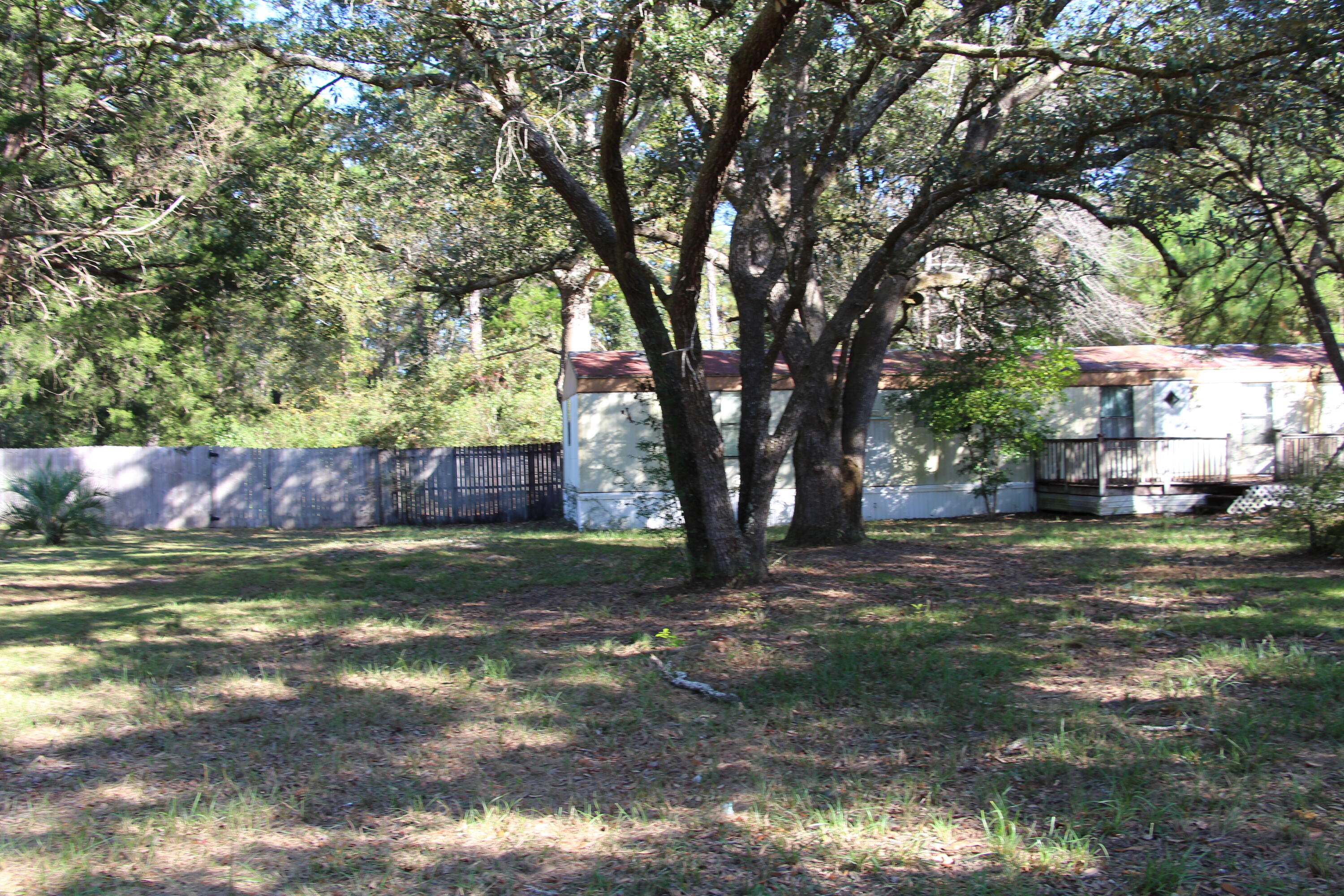 NO RECORDED SUBDIVISION - Land