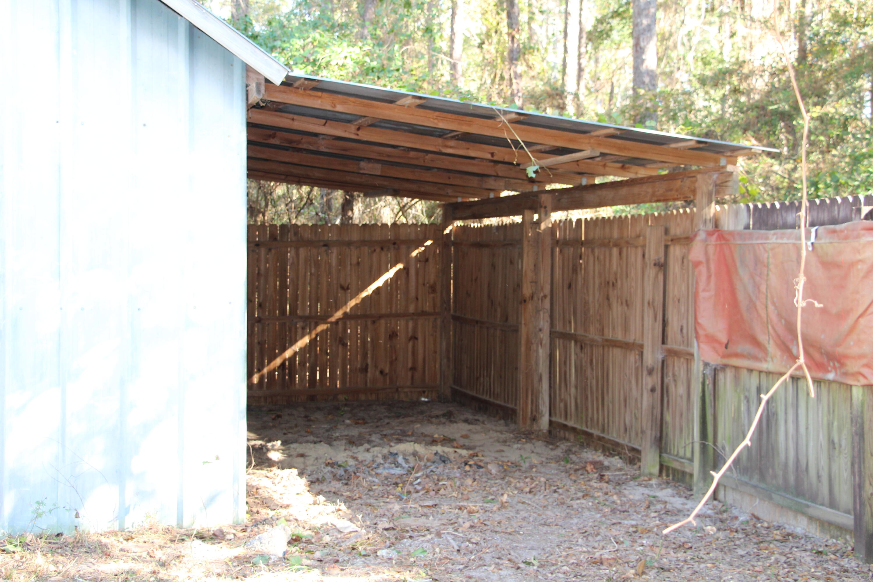 NO RECORDED SUBDIVISION - Land