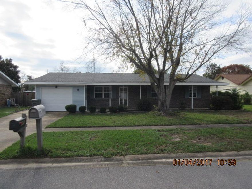 Super cute home in nice neighborhood. Close to Hurlburt AFB, Wal Mart, beaches. Freshly painted, new carpet. 2 living areas, formal living room and huge family room with fireplace and separate dining room. Nice deck in fully fenced back yard. You will love this one!!!!