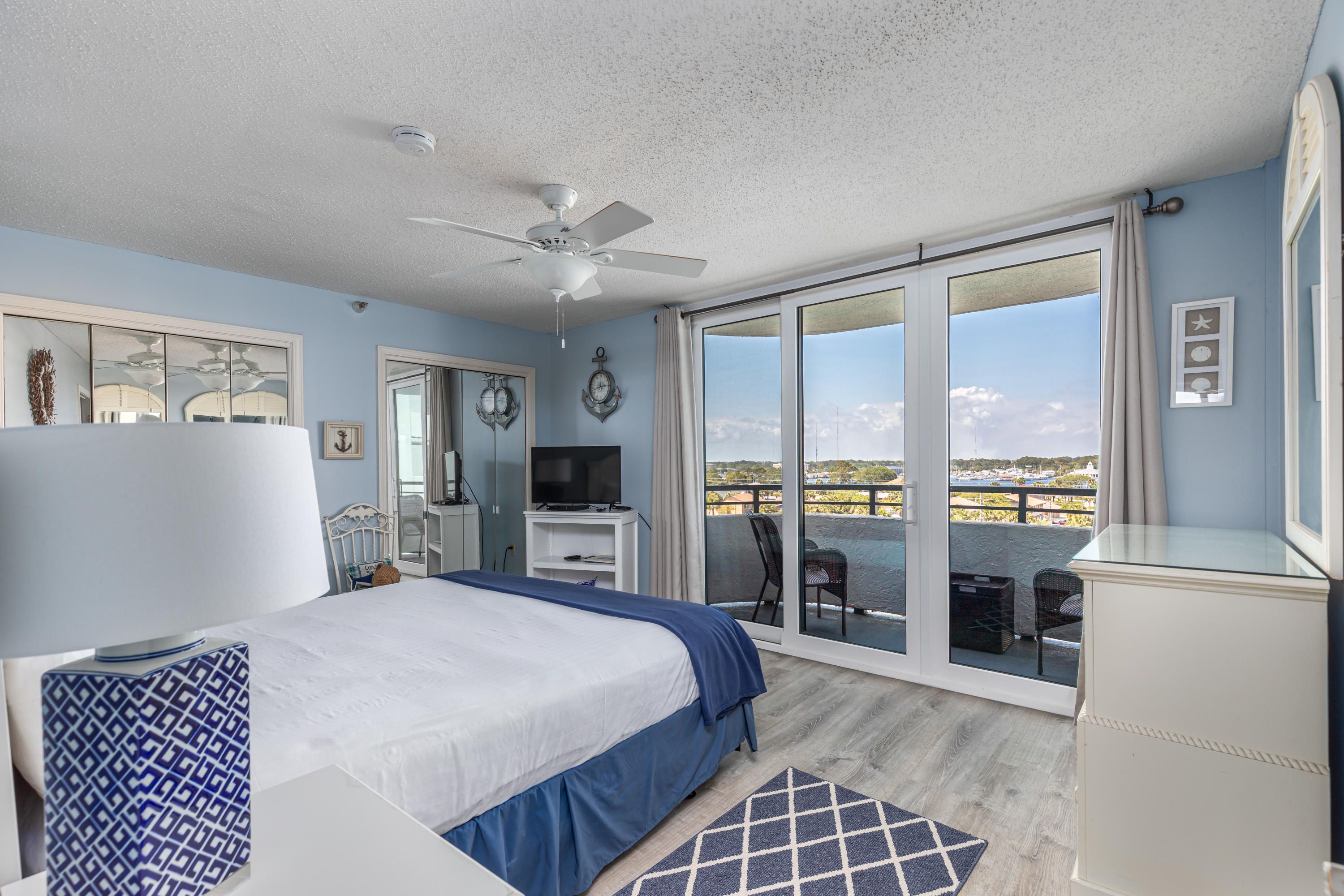 NAUTILUS CONDO - Residential