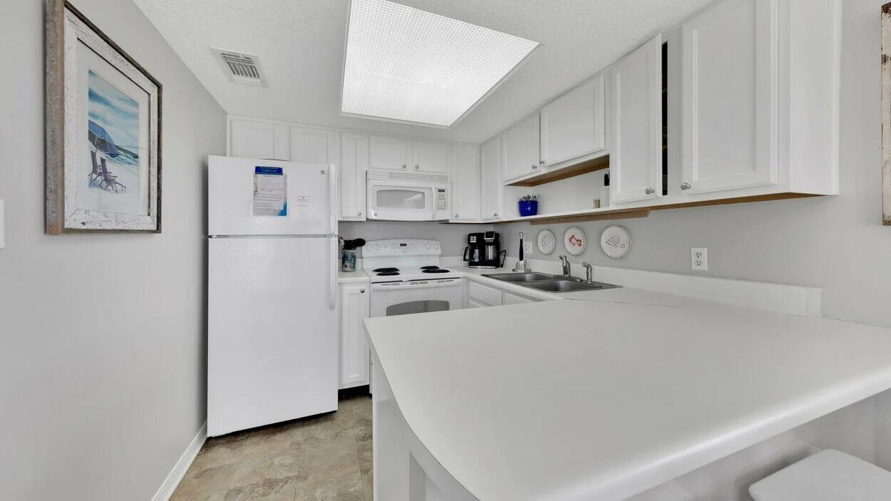 SUMMER BREEZE CONDO - Residential