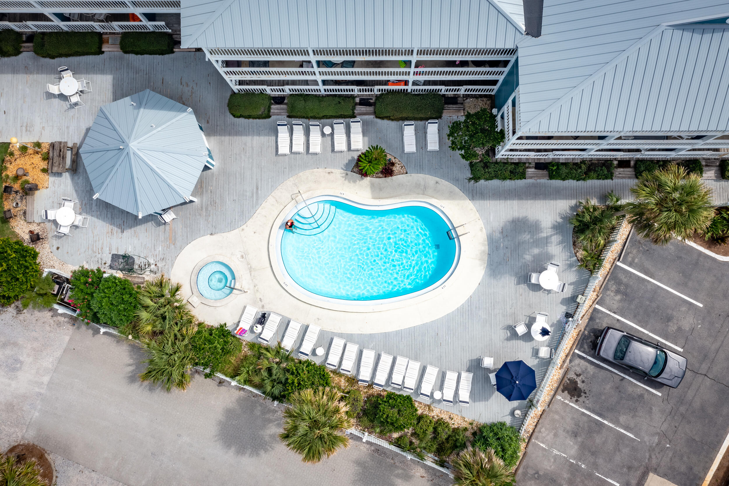 SUMMER BREEZE CONDO - Residential