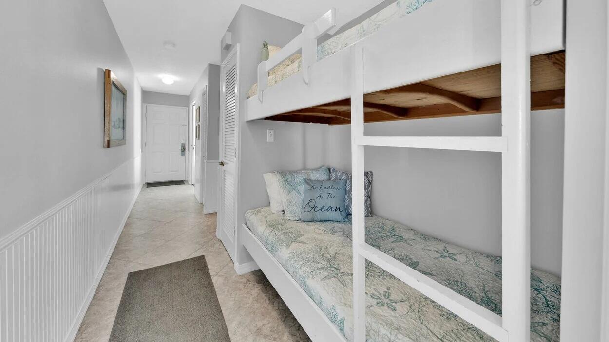 SUMMER BREEZE CONDO - Residential