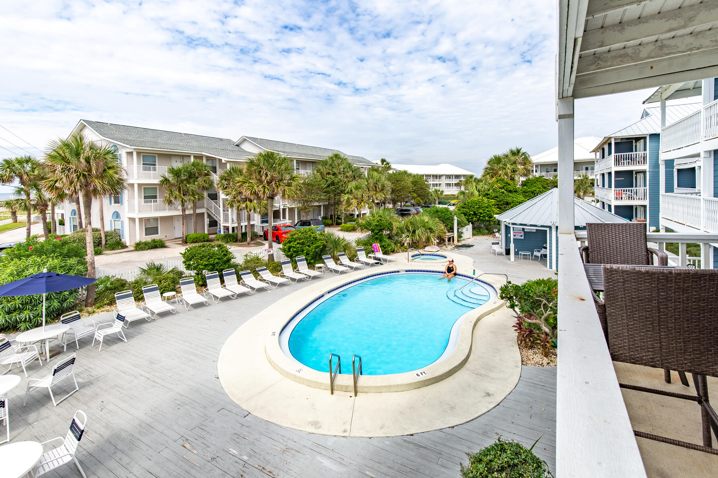 SUMMER BREEZE CONDO - Residential