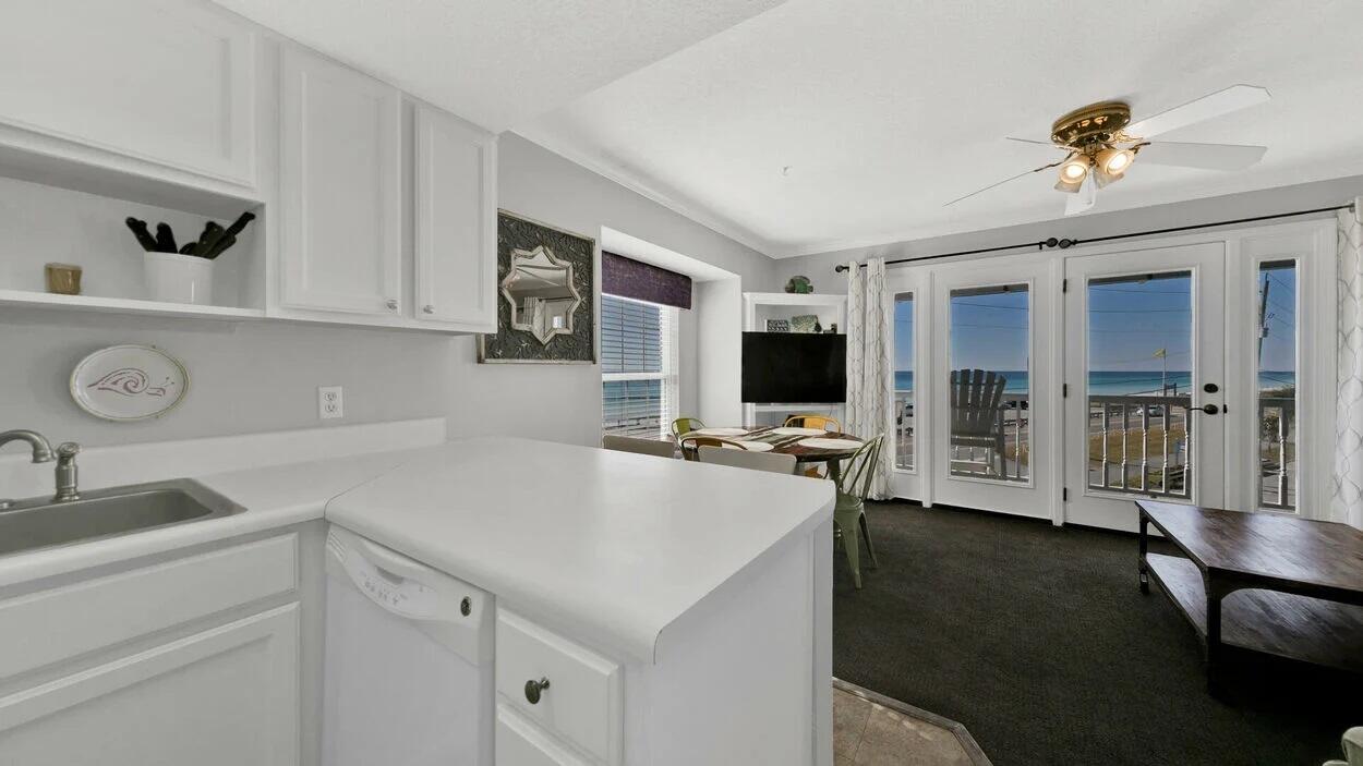 SUMMER BREEZE CONDO - Residential