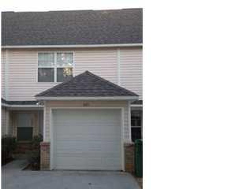 TILE FLOORS IN FOYER, BATHROOMS, KITCHEN AND LAUNDRY ROOM. GREAT RENTAL OR PRIMARY RESIDENCE. CLOSE TO BOTH BASES.