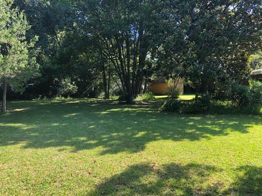 We are pleased to present this property at the heart of the Fort Walton Beach area . $15000 available as credit to purchaser, please also be aware property comes as is. If you have any questions about this property please call or email us anytime.