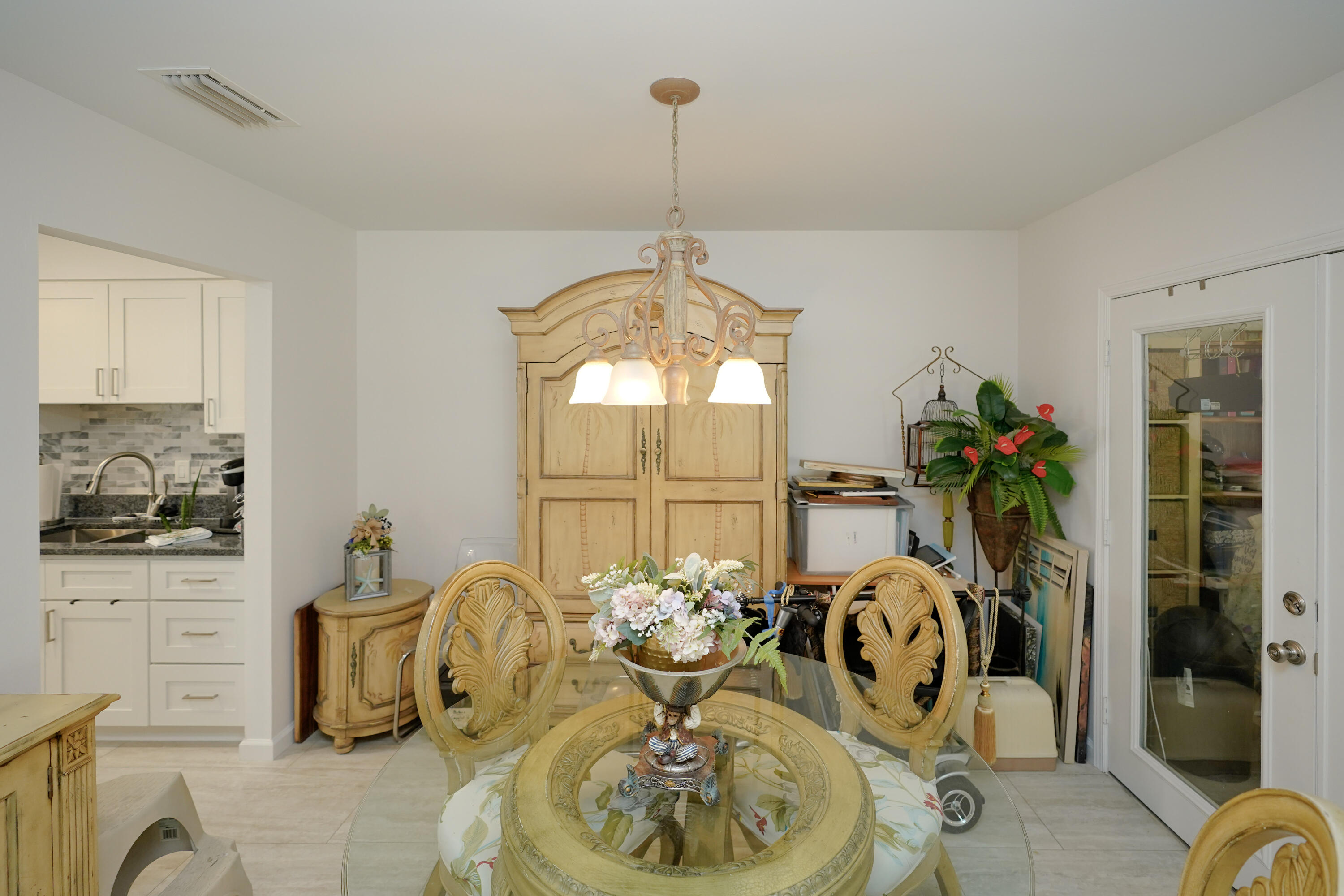 ROYAL OAK VILLAS BLUEWATER BAY - Residential