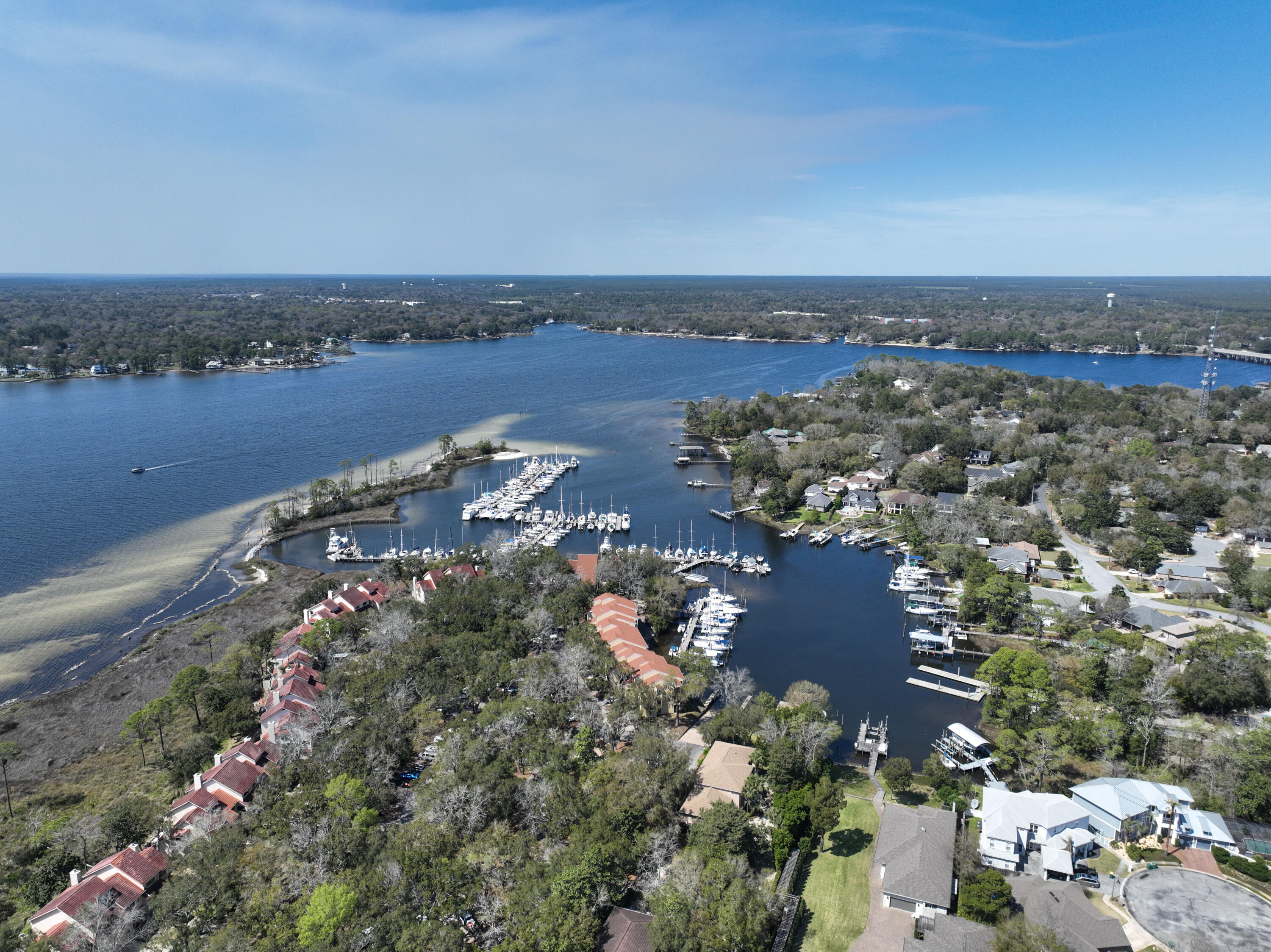 ROYAL OAK VILLAS BLUEWATER BAY - Residential