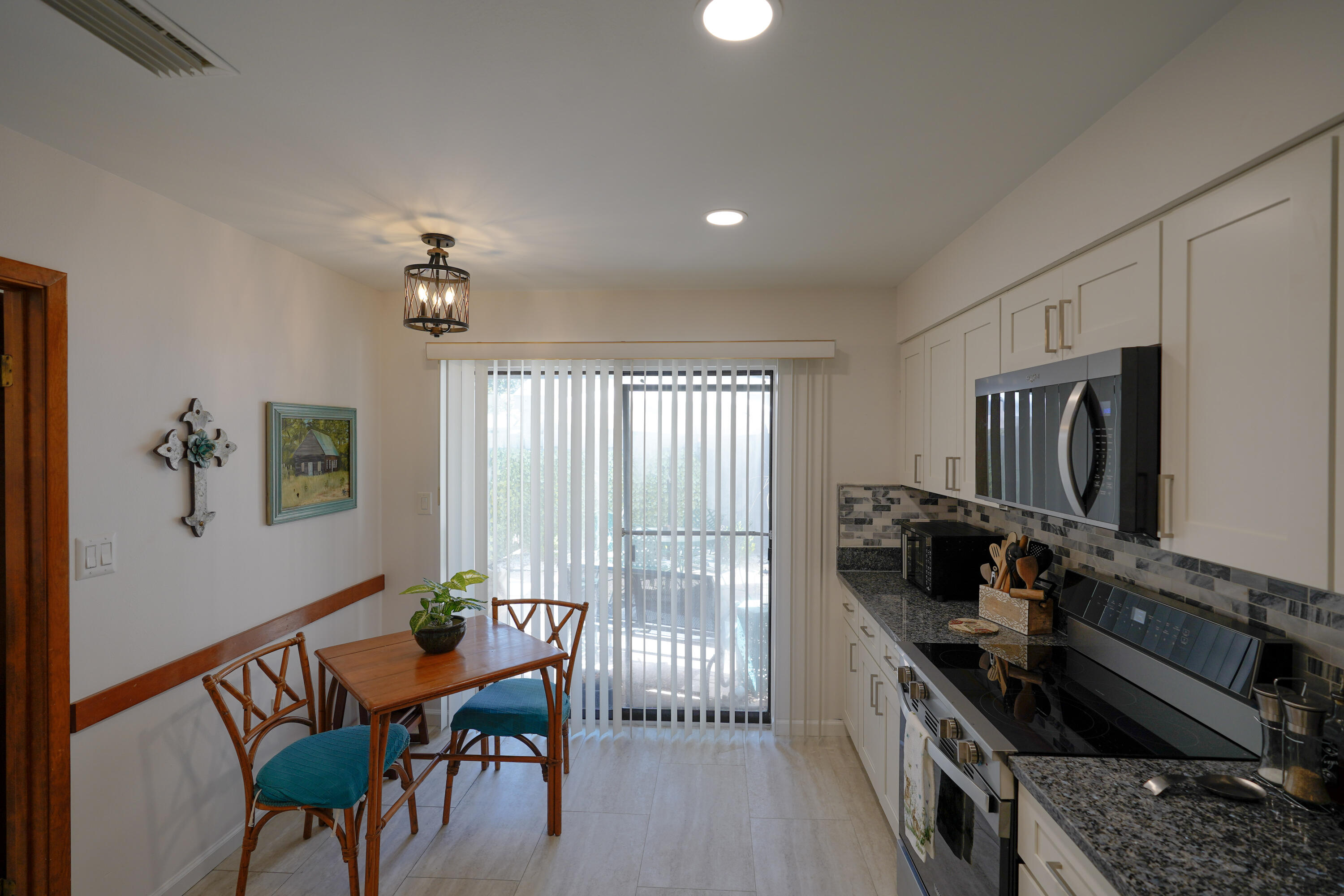 ROYAL OAK VILLAS BLUEWATER BAY - Residential