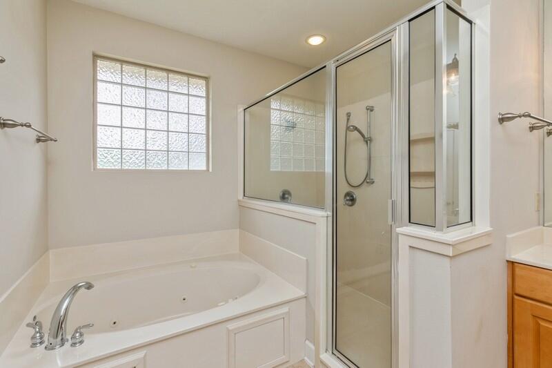 CHARDONNAY ESTATES - Residential