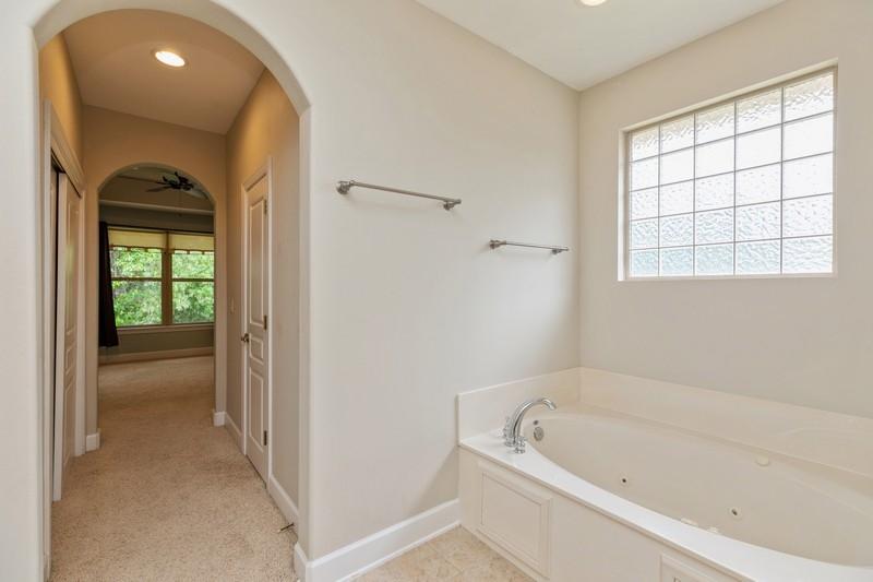 CHARDONNAY ESTATES - Residential
