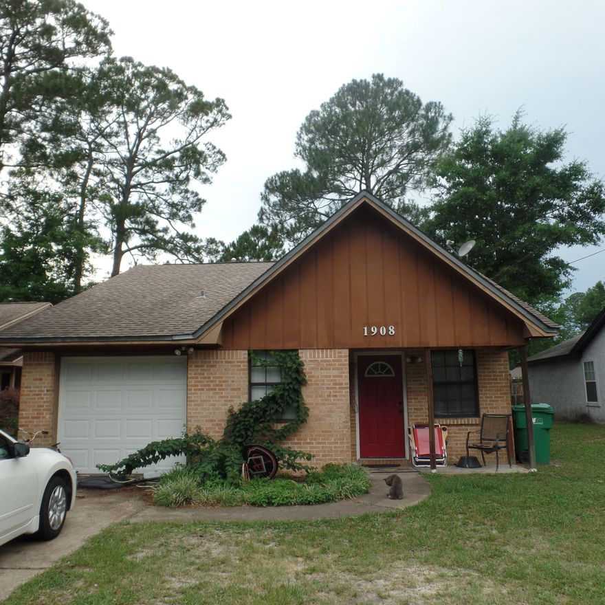 Starter or investment home in area with excellent schools and convenient to shopping. Home needs some cosmetic repairs as it has been a rental for the past few months.