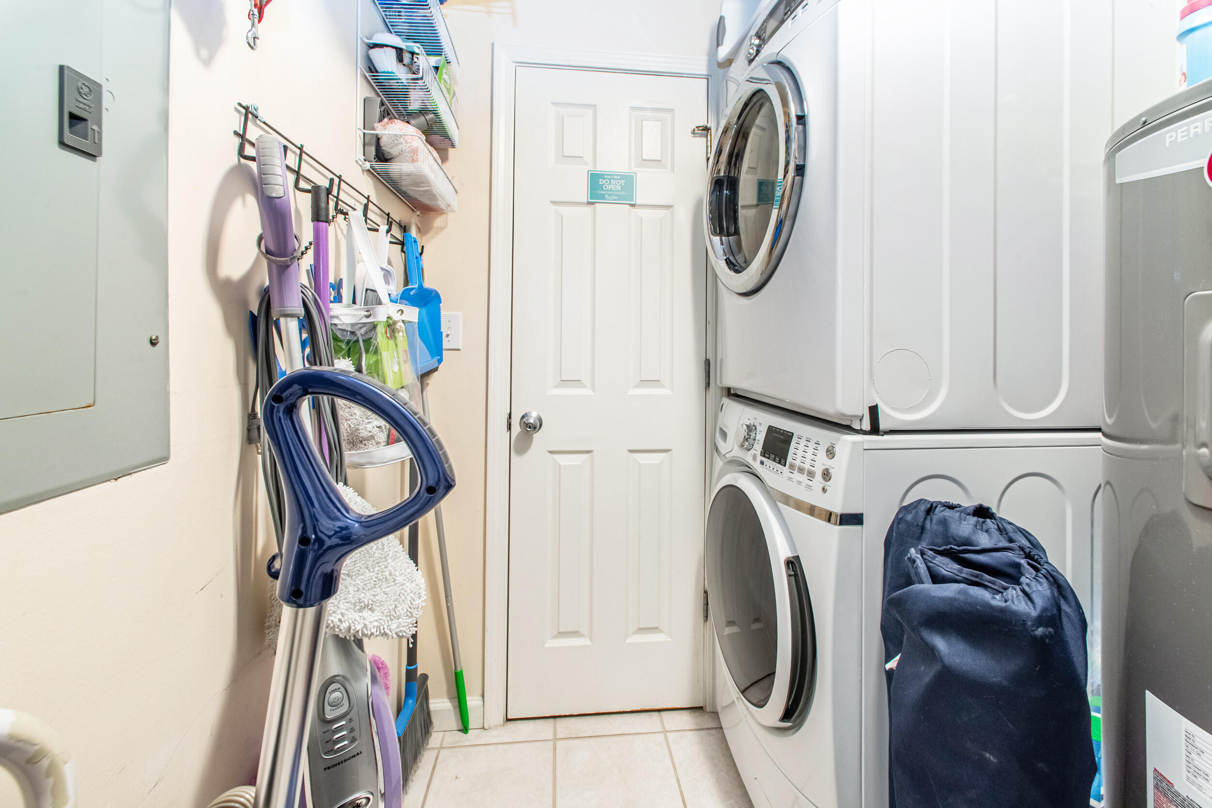 LEEWARD KEY - Residential