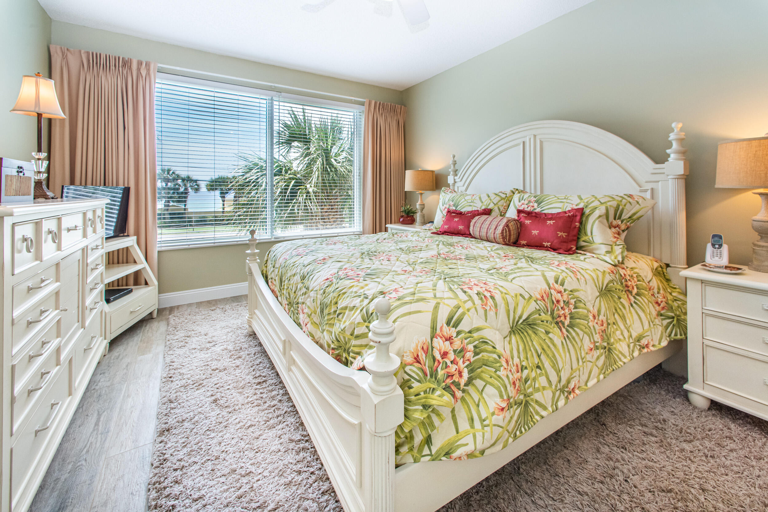 LEEWARD KEY - Residential