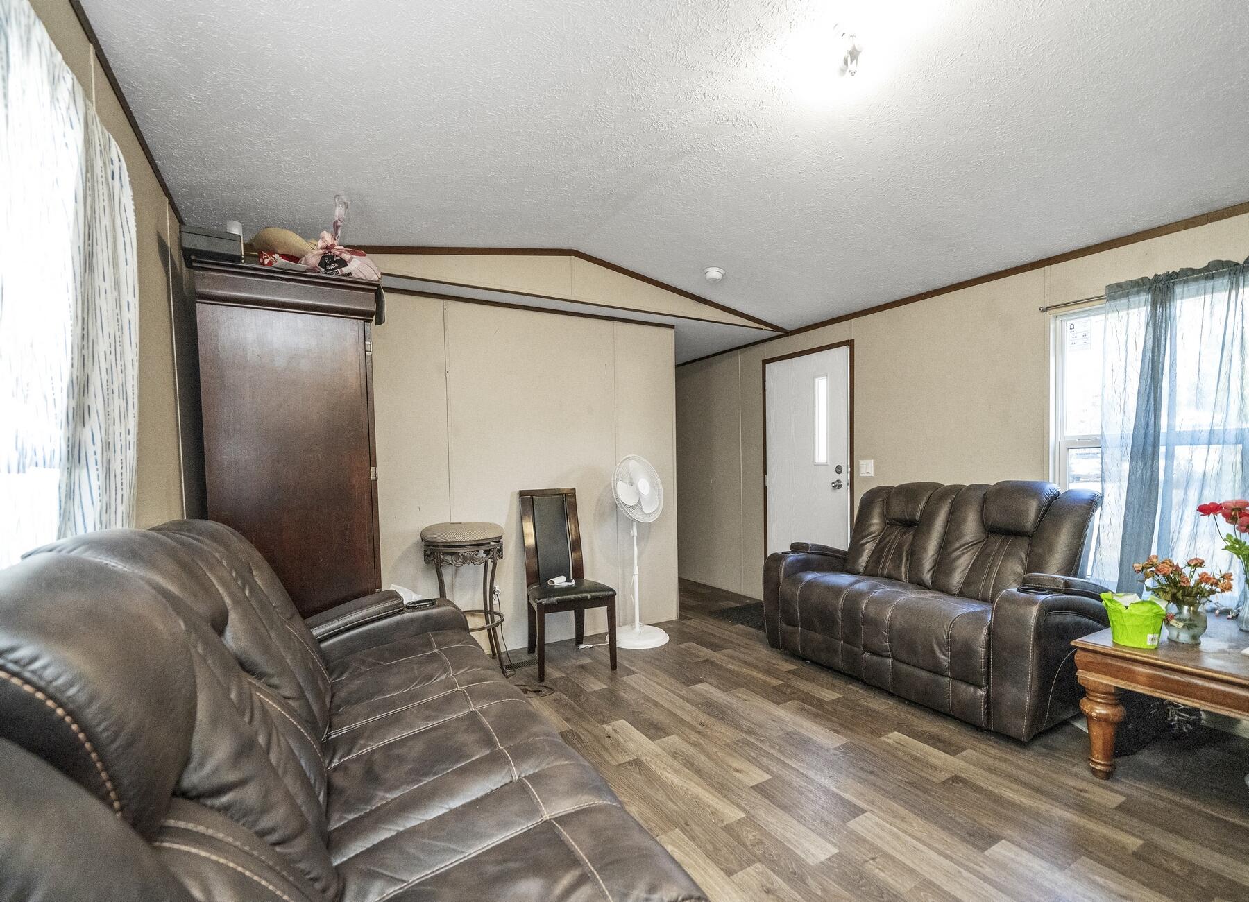 CREEKSIDE - Residential