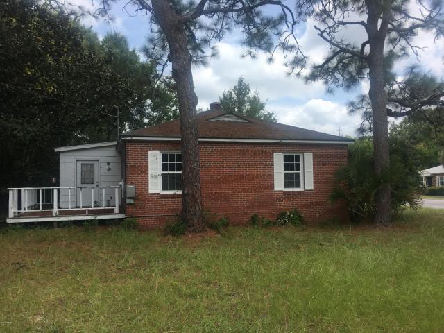 **ENTERED FOR COMP PURPOSES ONLY** Priced to sell! This is a great investment property in St Andrews. Sold as is and offers are subject to bankruptcy approval. All measurements are approximate.