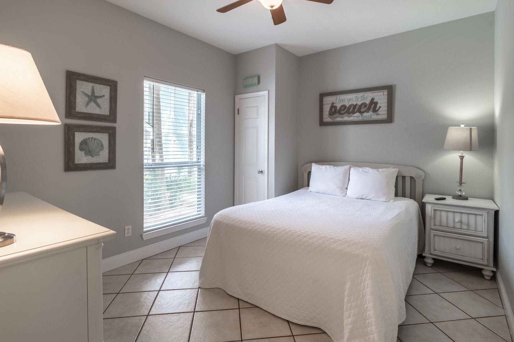 NANTUCKET COTTAGES - Residential