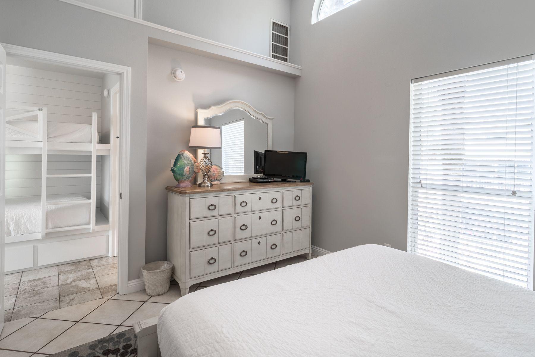 NANTUCKET COTTAGES - Residential