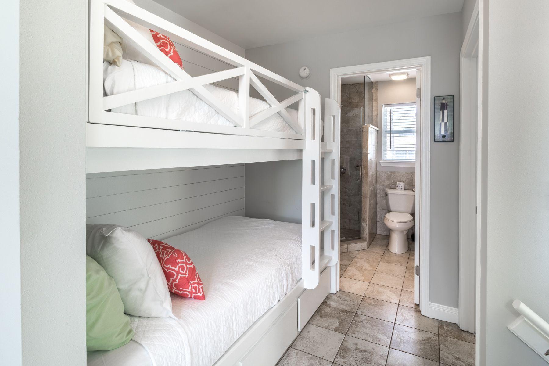 NANTUCKET COTTAGES - Residential