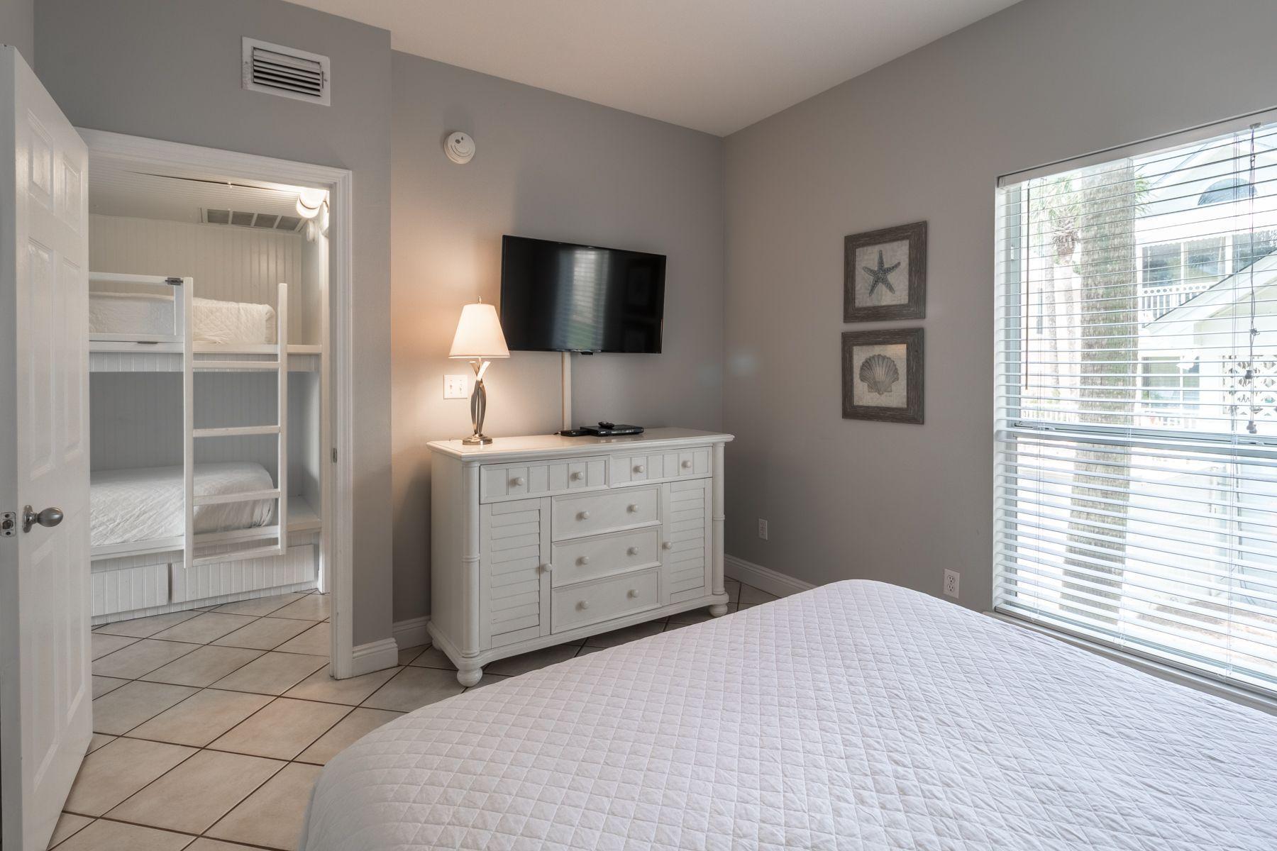 NANTUCKET COTTAGES - Residential