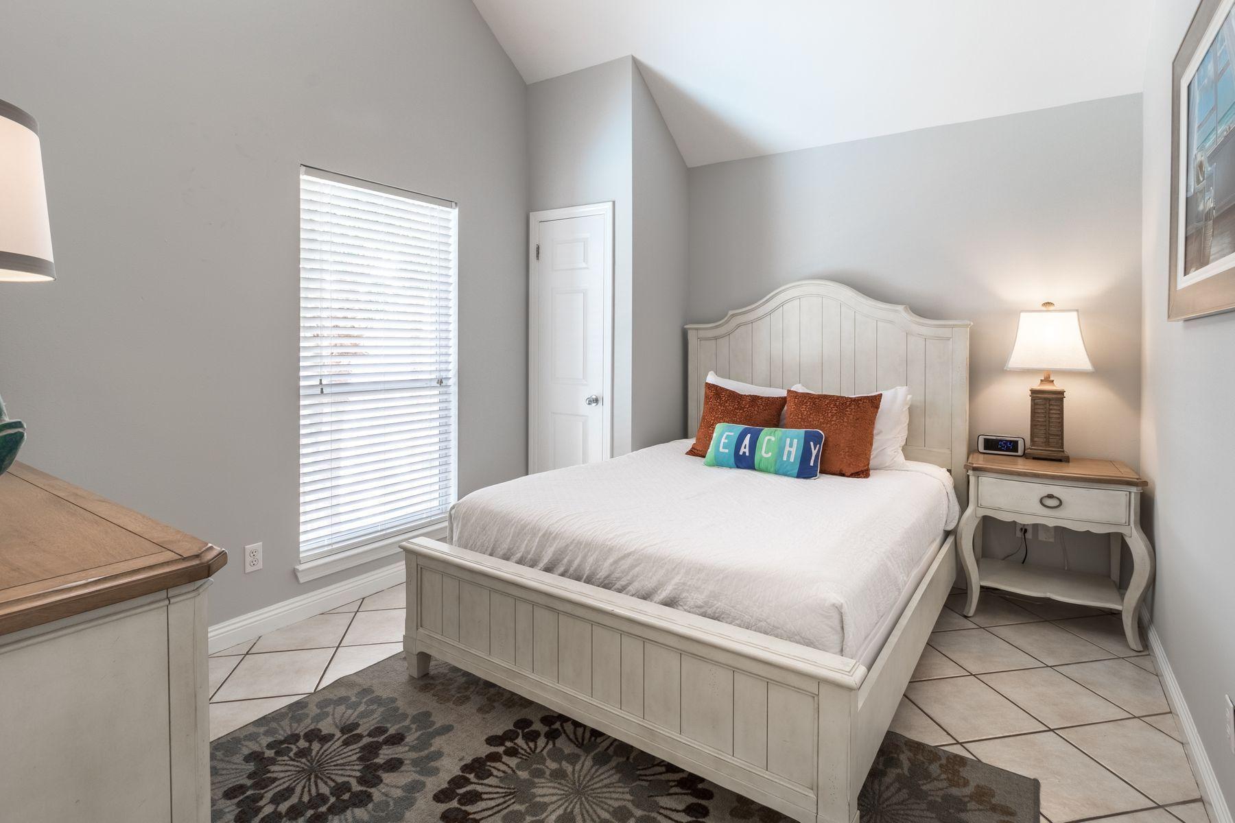 NANTUCKET COTTAGES - Residential