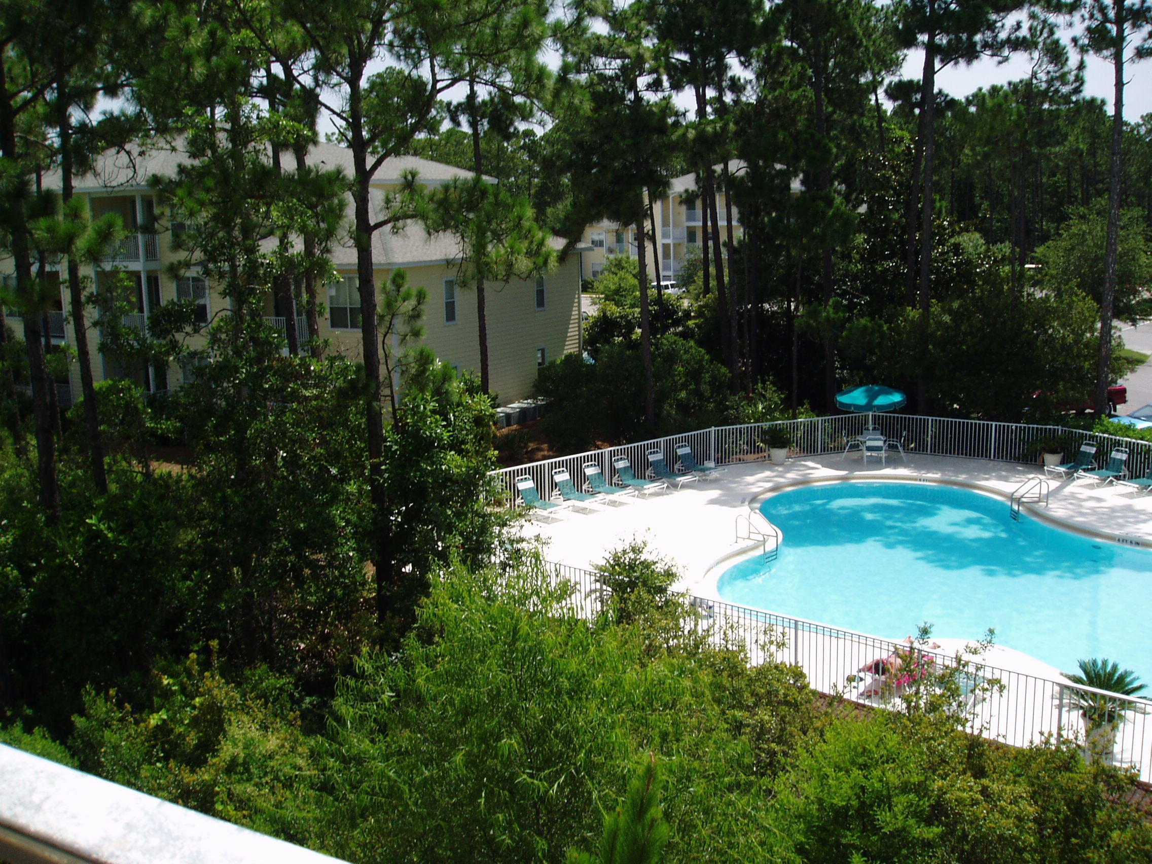 This is a 2nd floor unit. The unit has all appliances and unit had 9'ceiling. There is a balcony with outside storage. Pointe of View is located near the local hospital and within walking distance of the Grand Blvd.shopping complex.