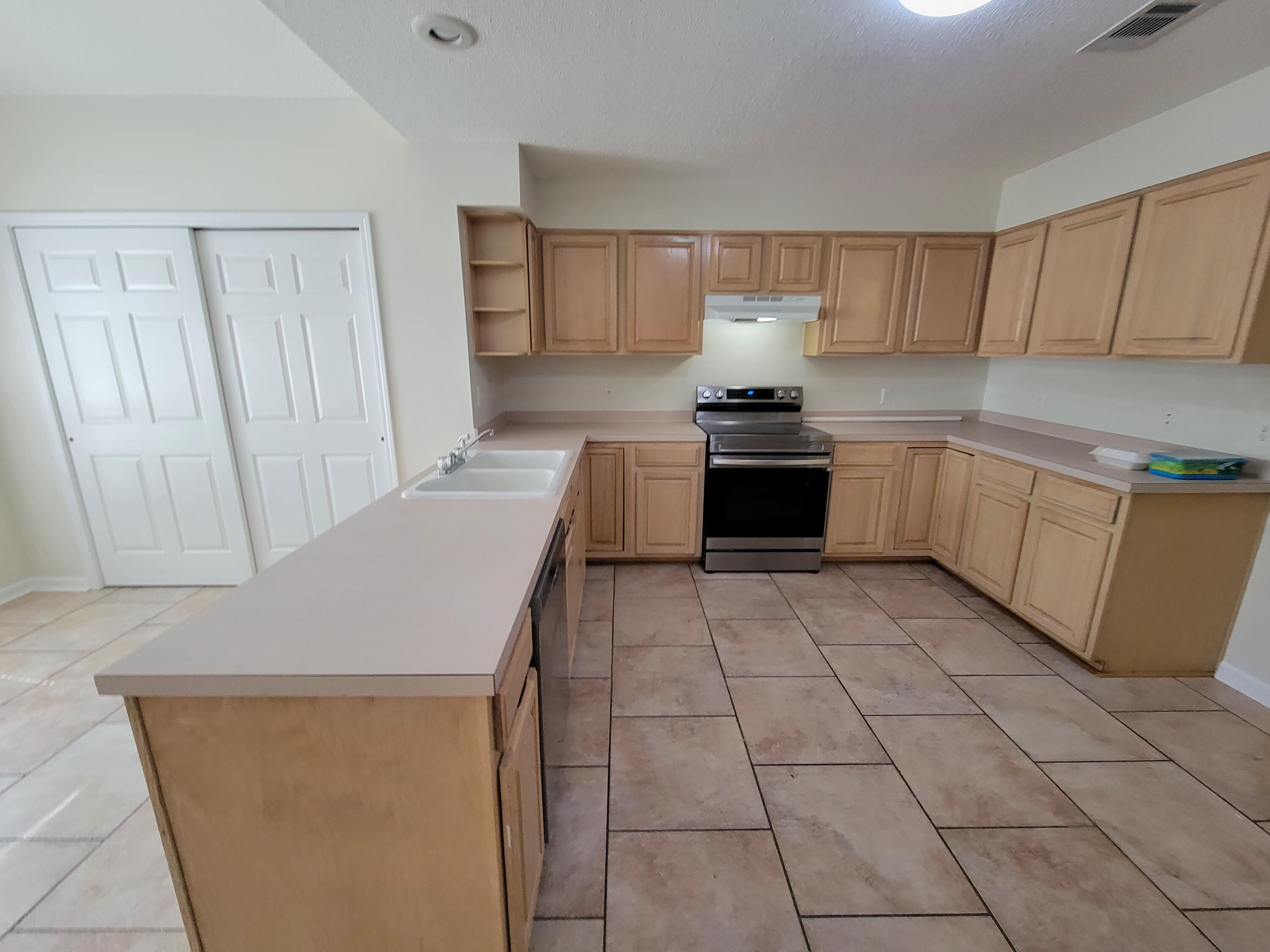 HIDDEN LAKES ESTATES - Residential