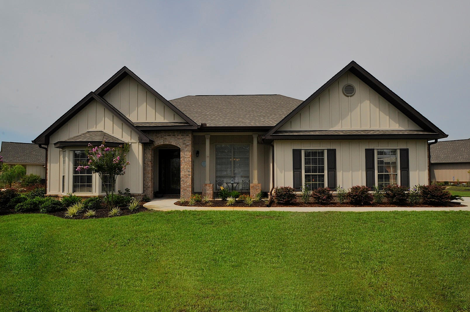 WHISPERING LAKE - Residential