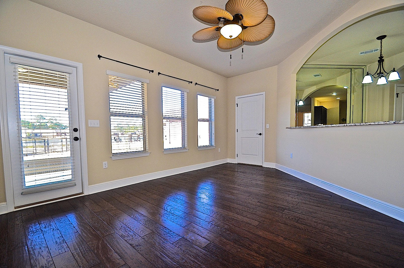 WHISPERING LAKE - Residential