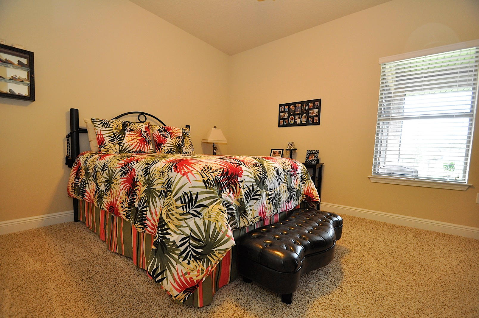 WHISPERING LAKE - Residential