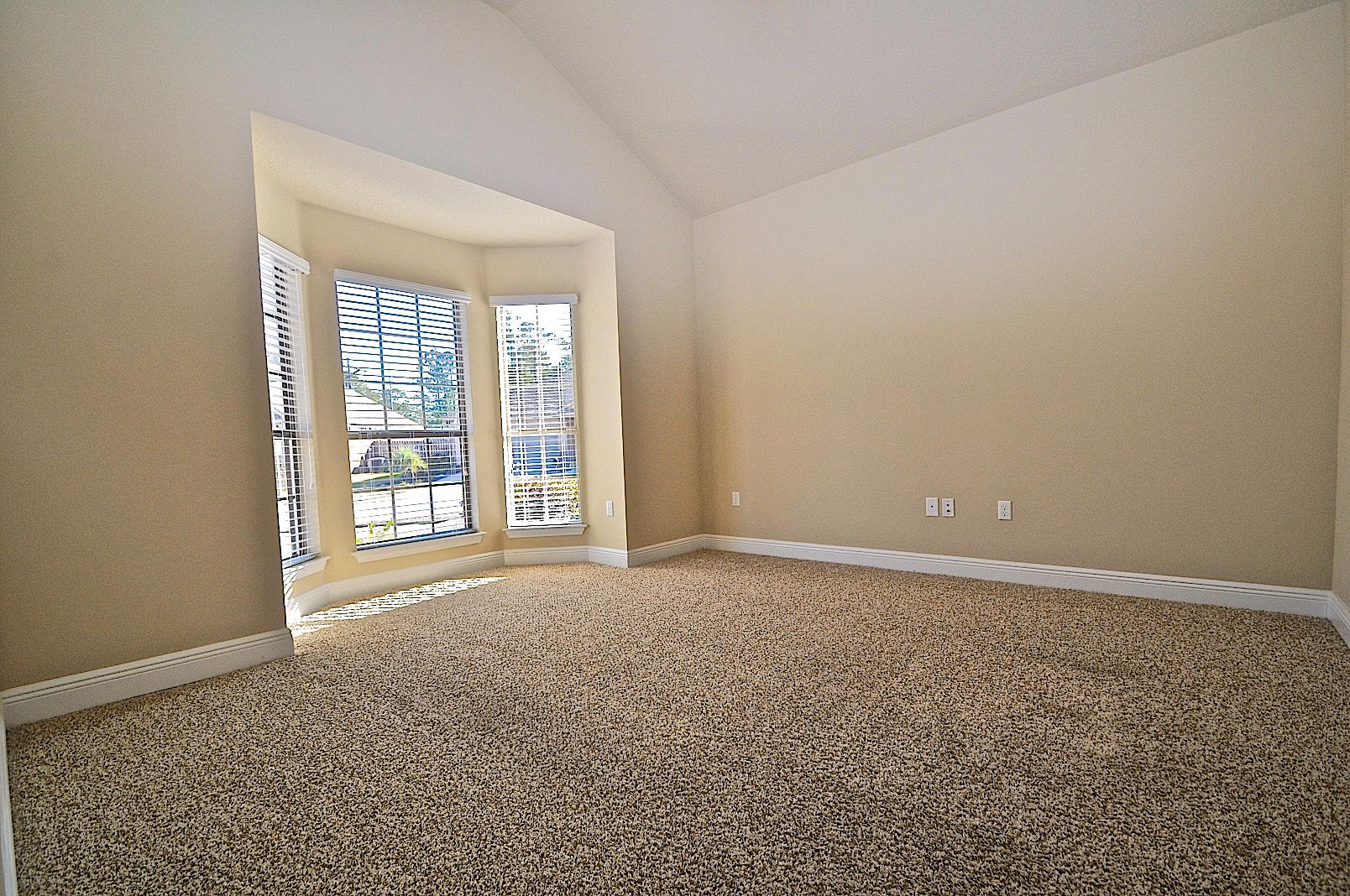 WHISPERING LAKE - Residential