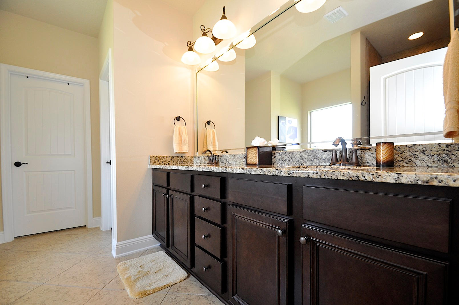 WHISPERING LAKE - Residential