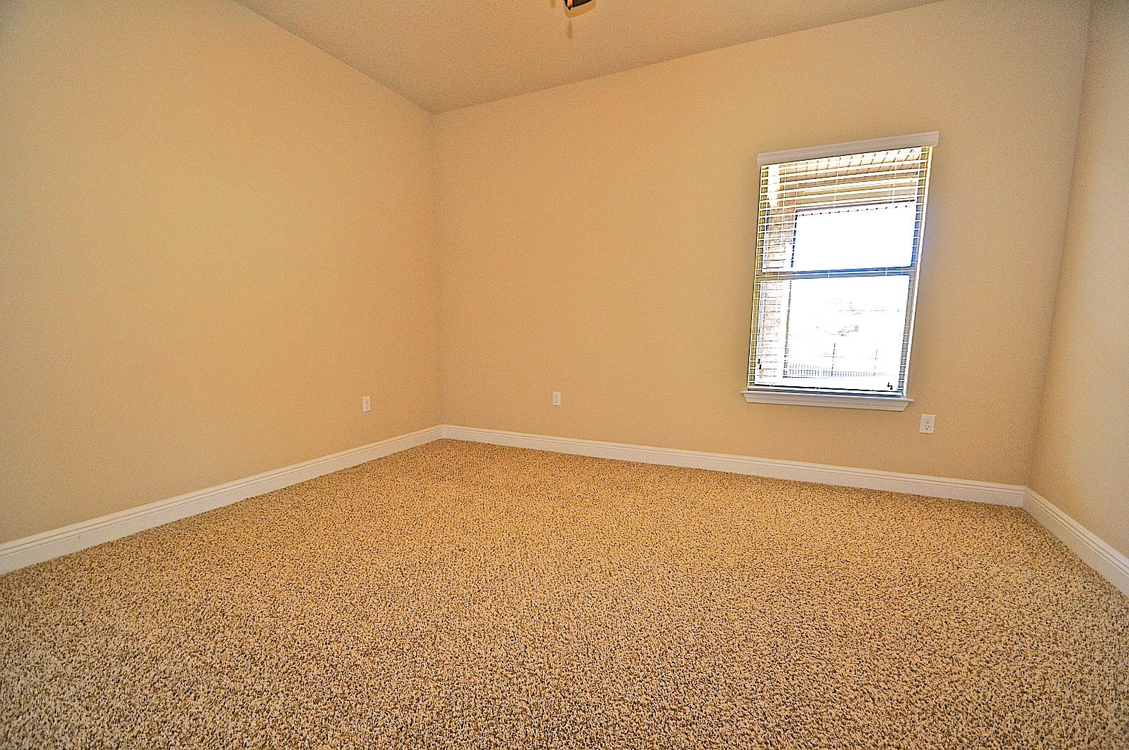 WHISPERING LAKE - Residential