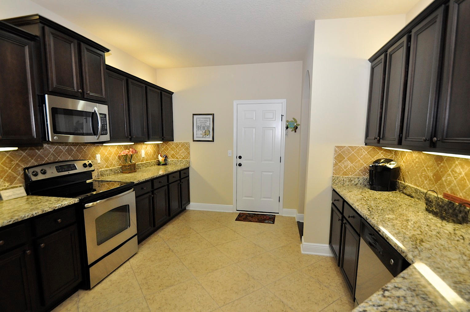 WHISPERING LAKE - Residential