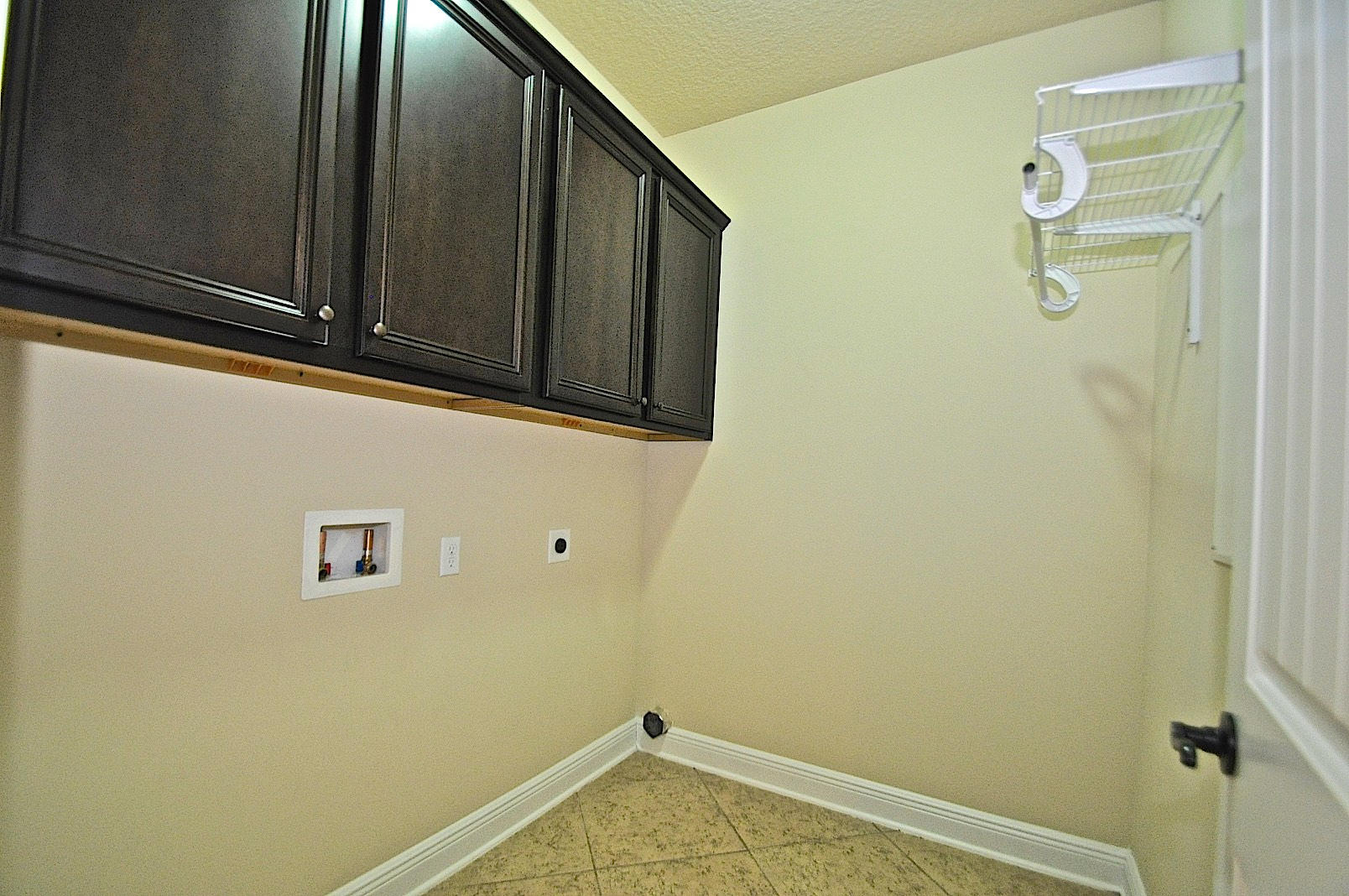 WHISPERING LAKE - Residential